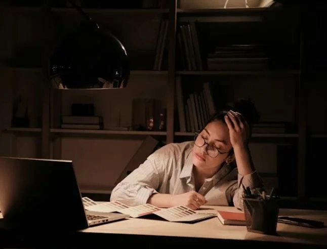 How to Know If You Need Trauma Therapy (Signs You Shouldn’t Ignore)