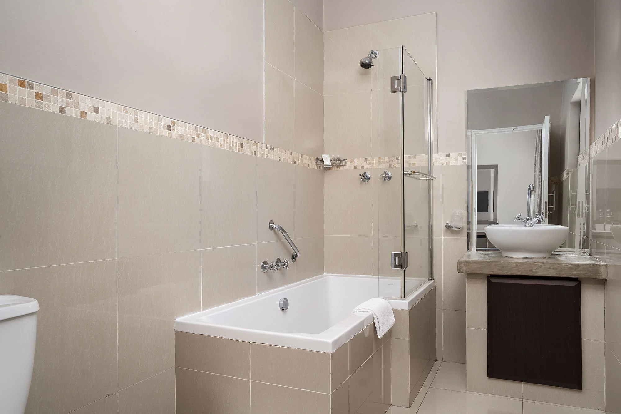 PR-Sani-Pass-Executive-Bathroom-216.jpg
