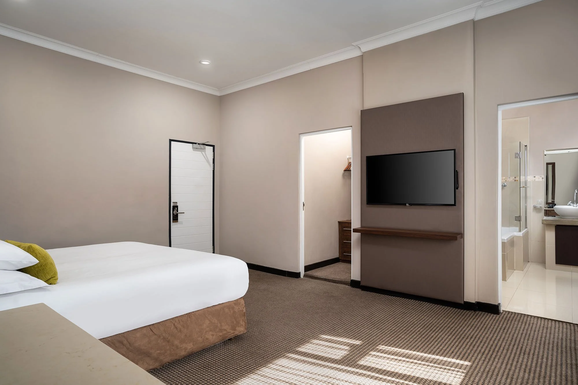 PR-Sani-Pass-Executive-Room-216-2.jpg