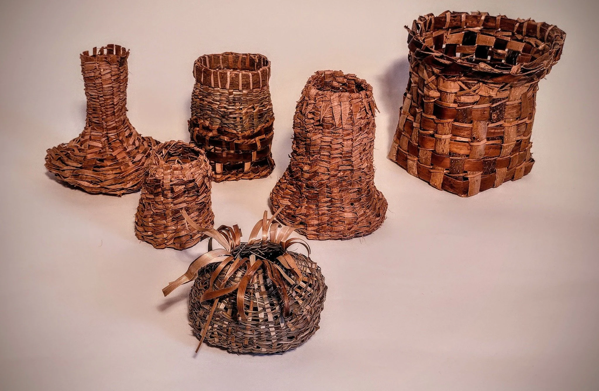 Vide-poche, vase ou autre récipient en écorces