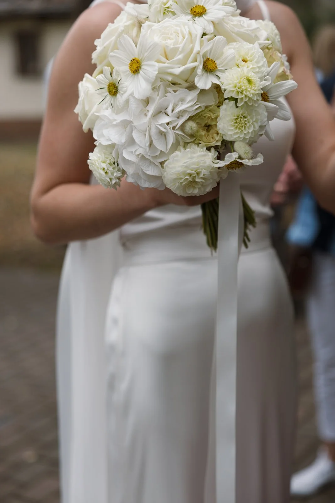 Weingut Dr. Wehrheim Landau in der Pfalz Brautpaar Hochzeit Oana Balan @oanasphoto My Bridal Boutique Heidelberg Blattgold Blumen