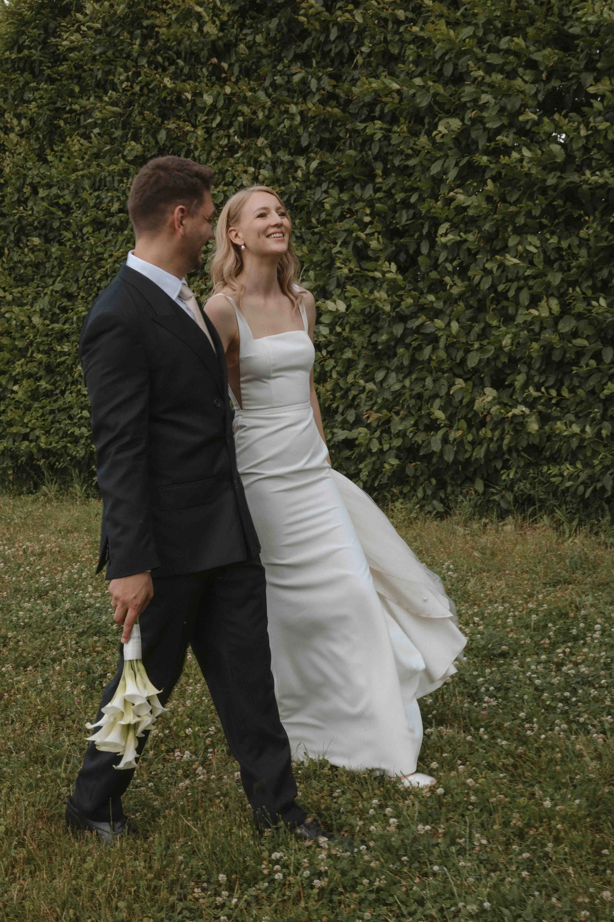 Hochzeitspaar im Schloss Walkershofen von der Hochzeitsfotografin @oanasphoto Oana Balan