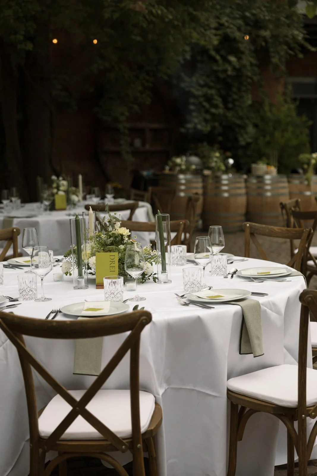 Weingut Dr. Wehrheim Landau in der Pfalz Brautpaar Hochzeit Oana Balan @oanasphoto
