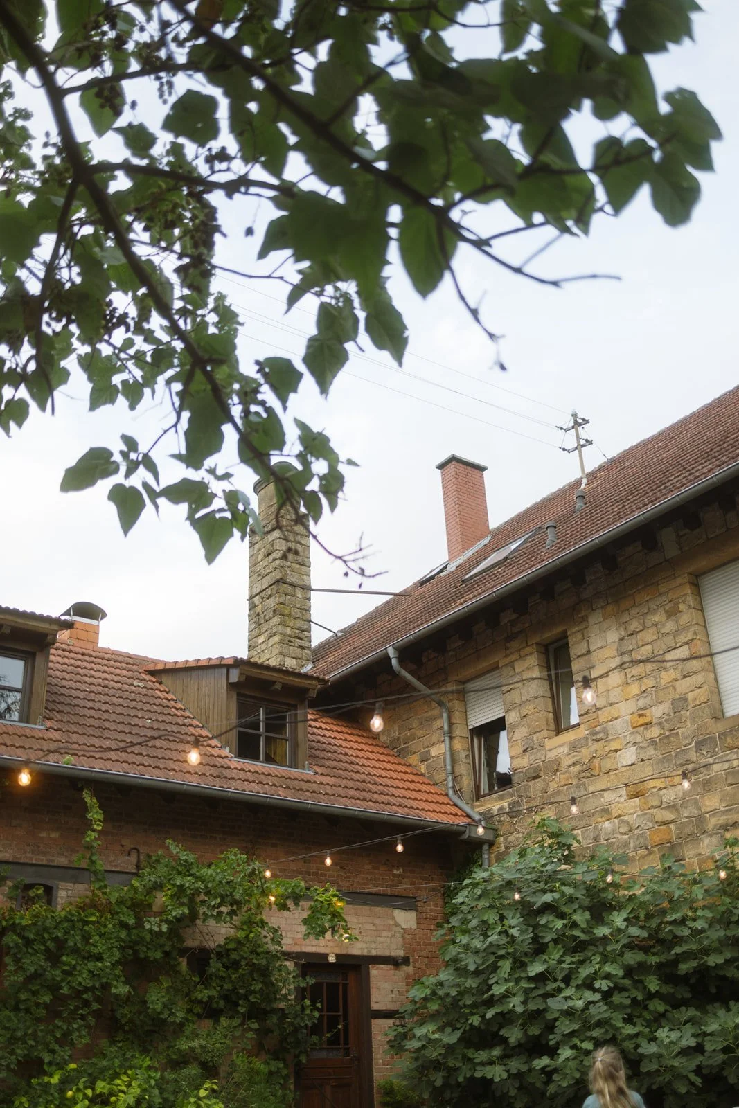 Weingut Dr. Wehrheim Landau in der Pfalz Brautpaar Hochzeit Oana Balan @oanasphoto