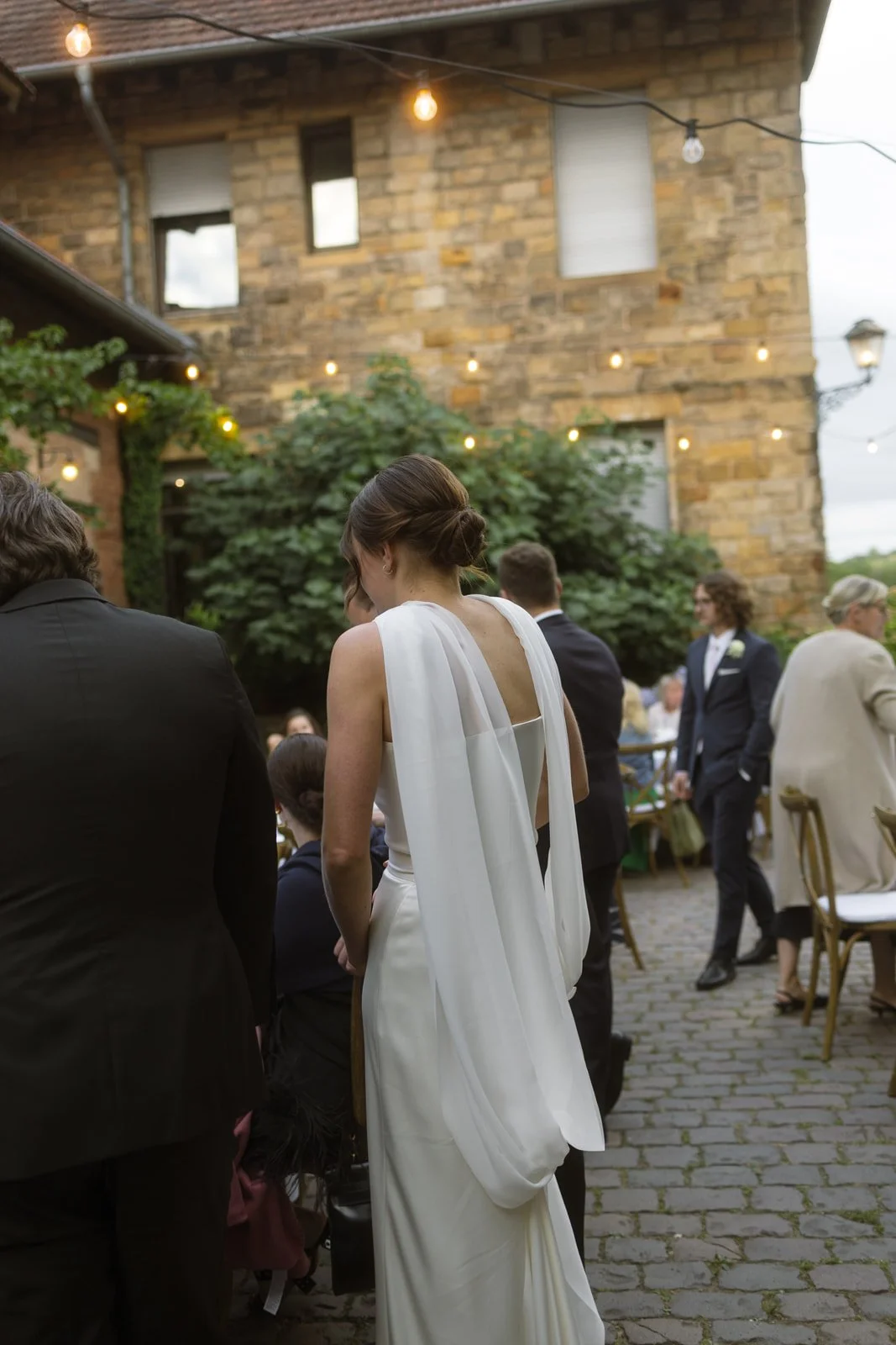 Weingut Dr. Wehrheim Landau in der Pfalz Brautpaar Hochzeit Oana Balan @oanasphoto