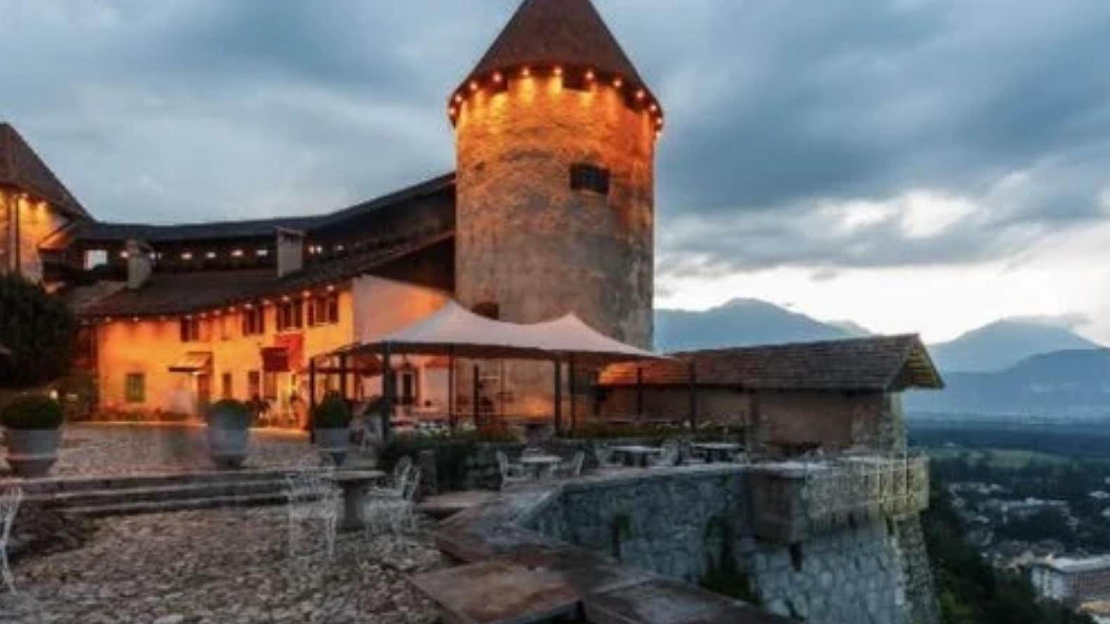 Eslovenia 4 - Castillo.png