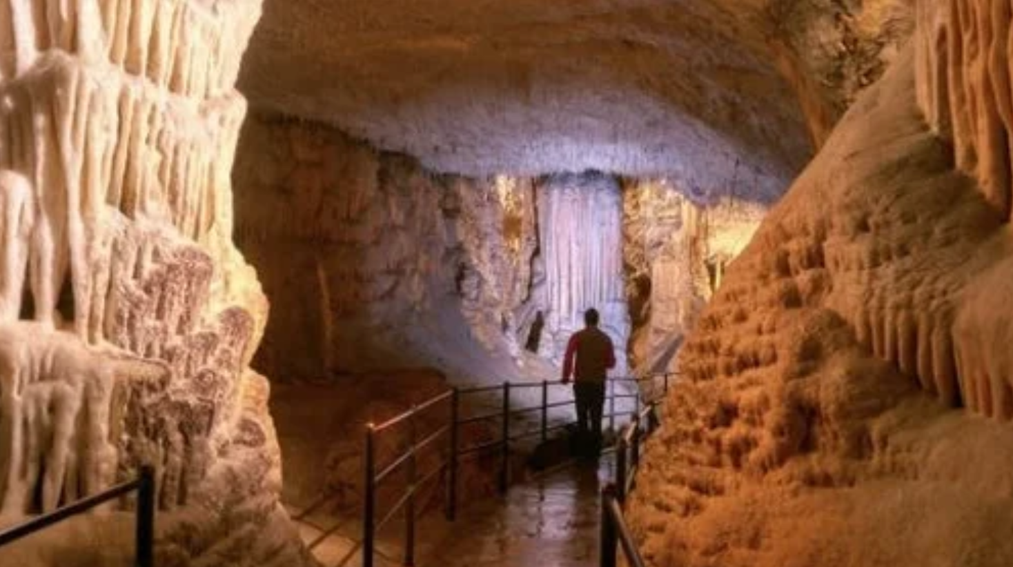 Eslovenia 2 - Cueva.png