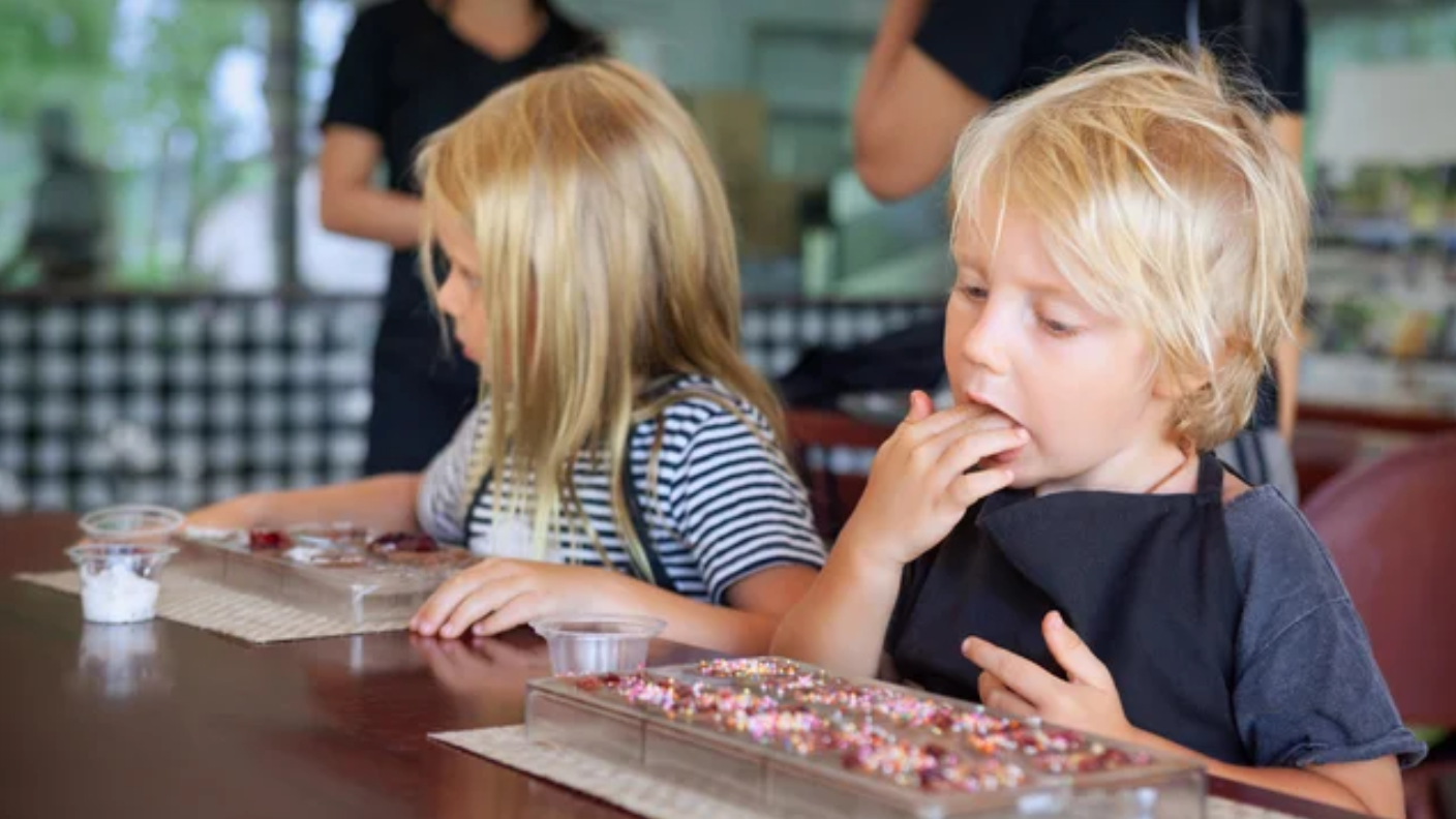 Portigal fam. - niños cocinando.png