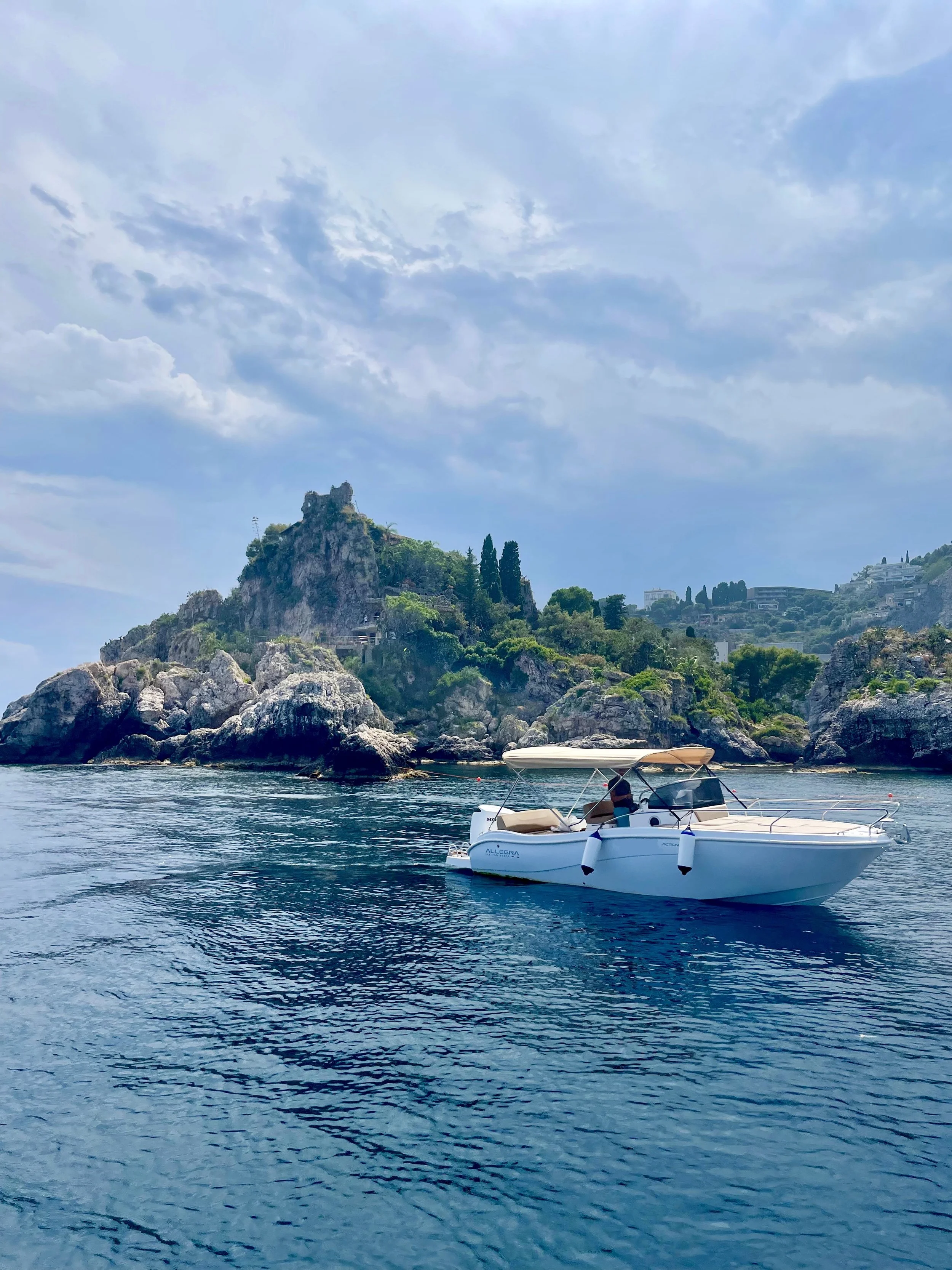 Allegra ALL 21 SUN (7 Passengers Capacity) FROM €299,99 PER HOUR