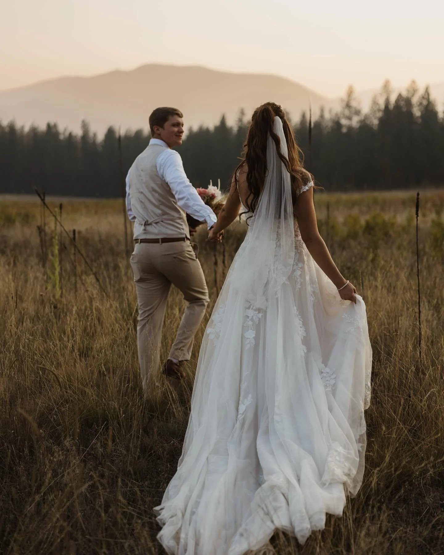 All I could ever ask for is Smokey pink September skies and a killer golden hour 💫💞🔥 Lindsay + Tys I can&rsquo;t wait to share more of your day, but some favs for now 🫶🏼