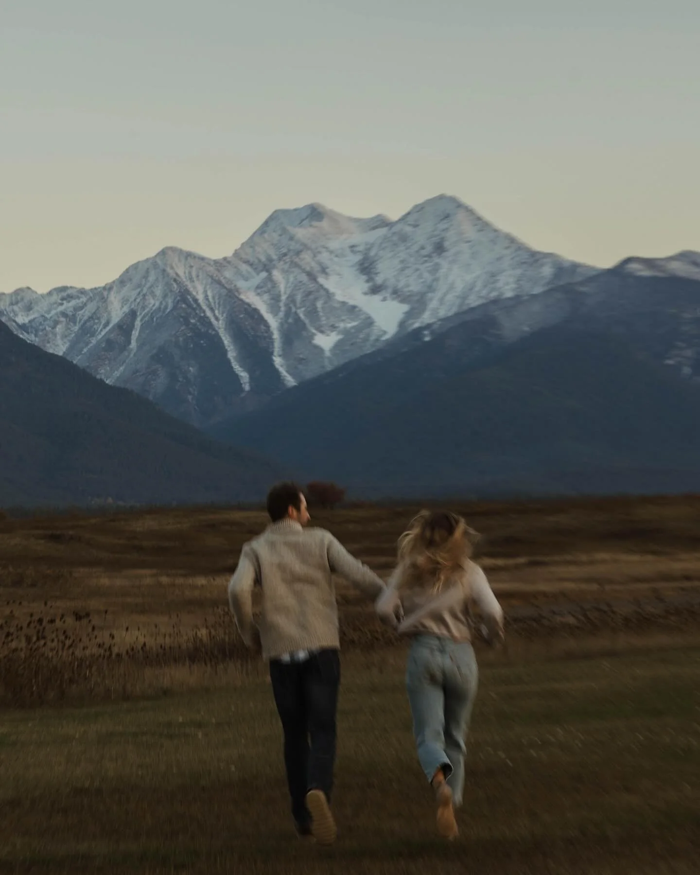 Soaking up every last magical evening Montana has to give us 🤎🏔️ 

Blue hour and a perfect snow capped reflection with these two has me buzzinggg