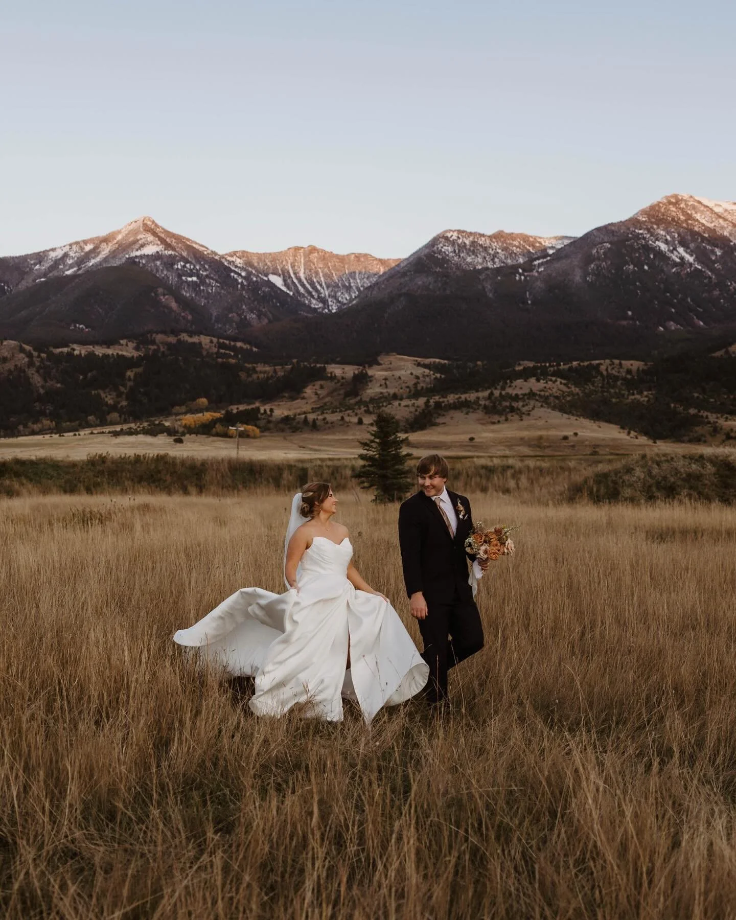 MR + MRS COZZIE!!! McKinley + Walker ended my big wedding season this past weekend in Livingston, Montana with the most gorgeous October day we could&rsquo;ve asked for. 

There was so much love and emotion poured into every single aspect of their da