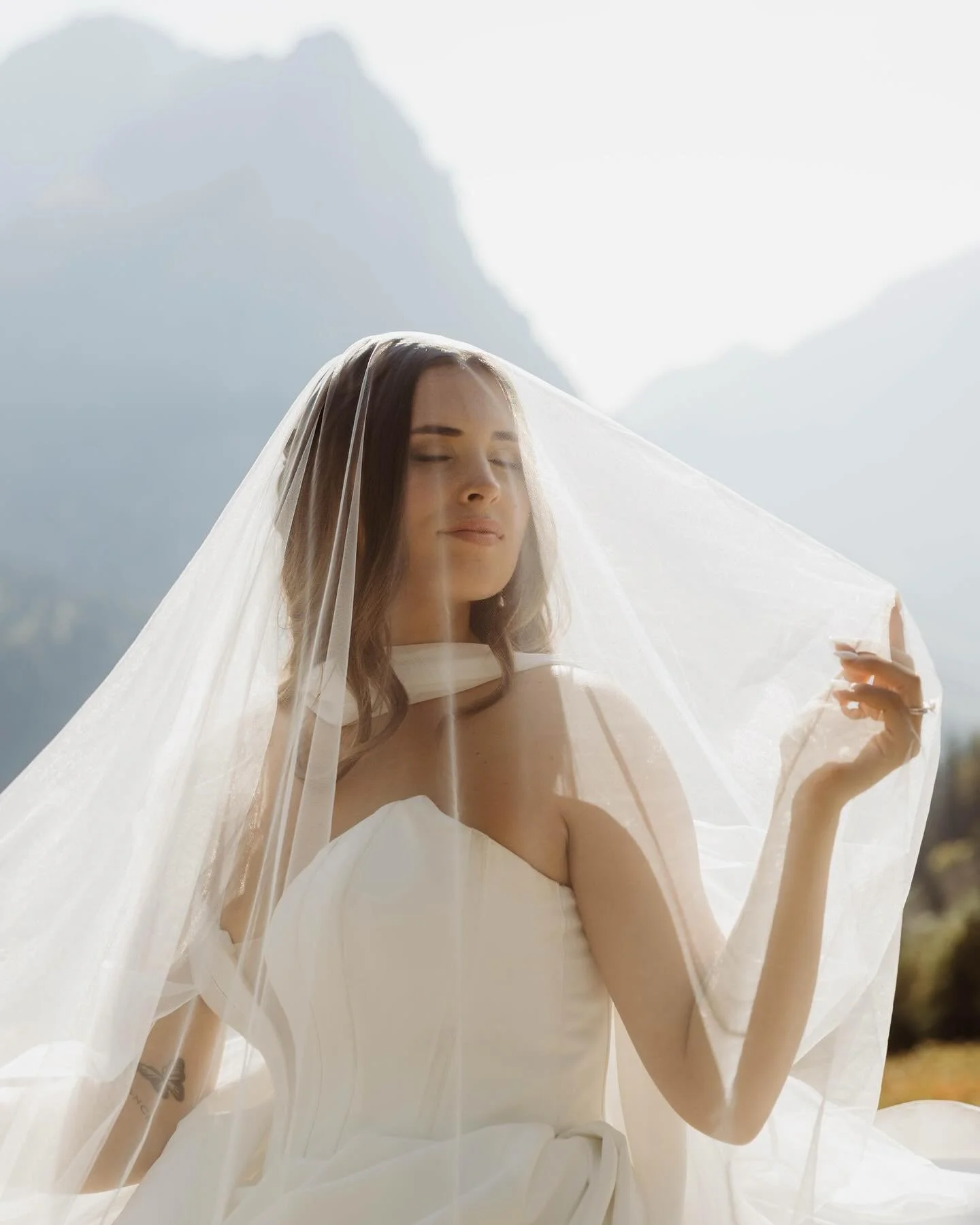 I present to you&hellip;the girl on everyone&rsquo;s 2026 Bridal Pintrest board 😍💫 

Megan + Clayton&rsquo;s Bridals @ the rock at Big Bend