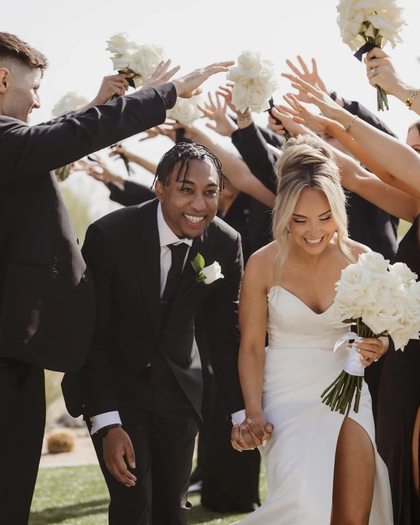 Some frames from a perfect wedding day in Scottsdale assisting for the one and only @sydneyshayephotography 🤍 

#scottsdalephotographer #arizonaphotographer #arizonaweddingphotographer #phoenixphotographer