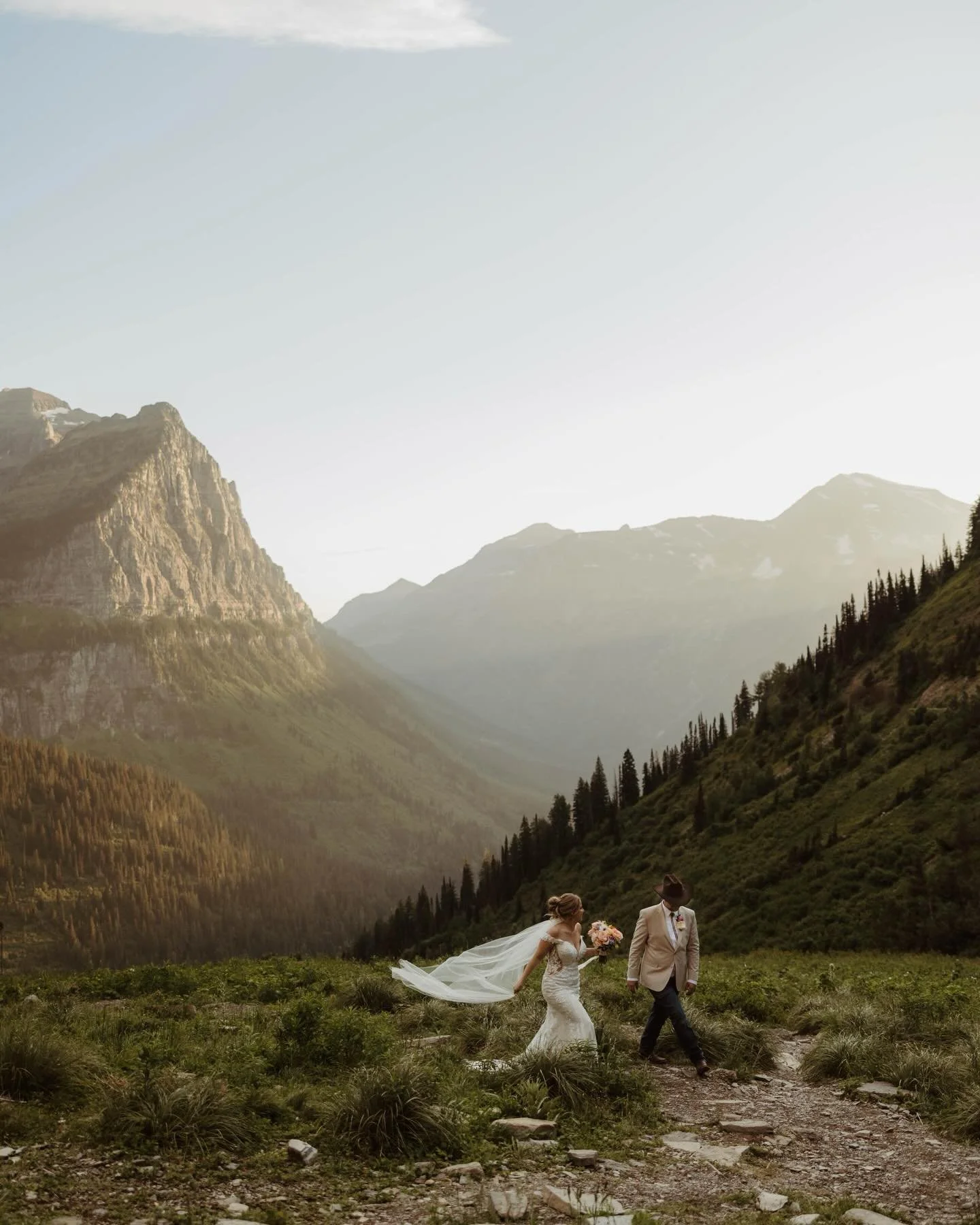 Dreaming of golden hour, long veils, colorful florals and beautiful lovers in Glacier NP ✨ 💐