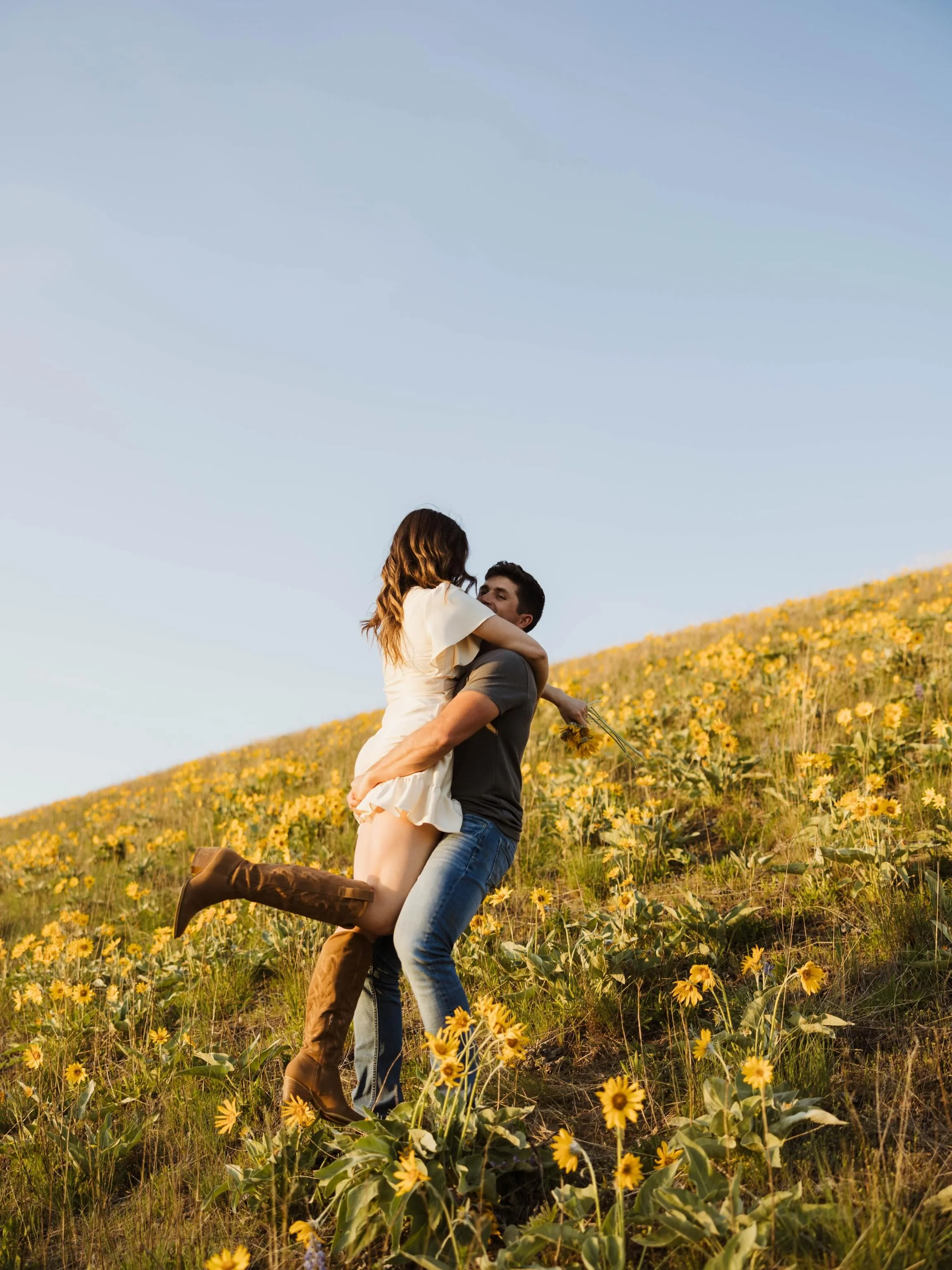 HAPPY MONTANA SPRING 🌼 🩵 

Arguably one of the best seasons here, wildflowers EVERYWHERE, 9pm sunsets, still some snow capped mountains, and lots of sunshine :) Wedding szn starts next week in @glaciernps and I&rsquo;m so stoked!!!