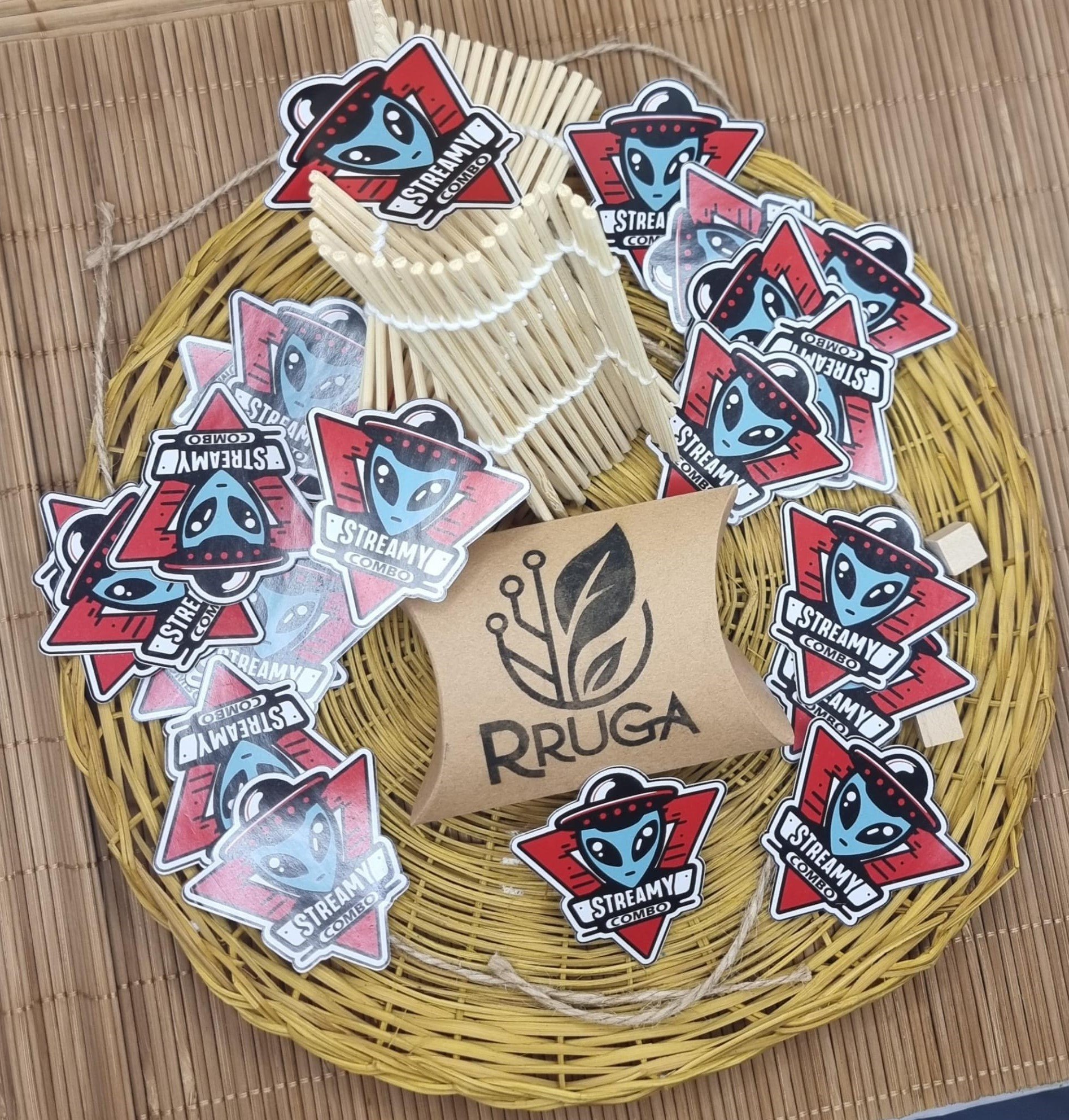 Adesivi sagomati in vinile PVC opaco, progettati e prodotti per il gruppo rock indipendente STREAMY COMBO.
Perfetti per concerti, promozione locale, packaging o merchandising su misura.