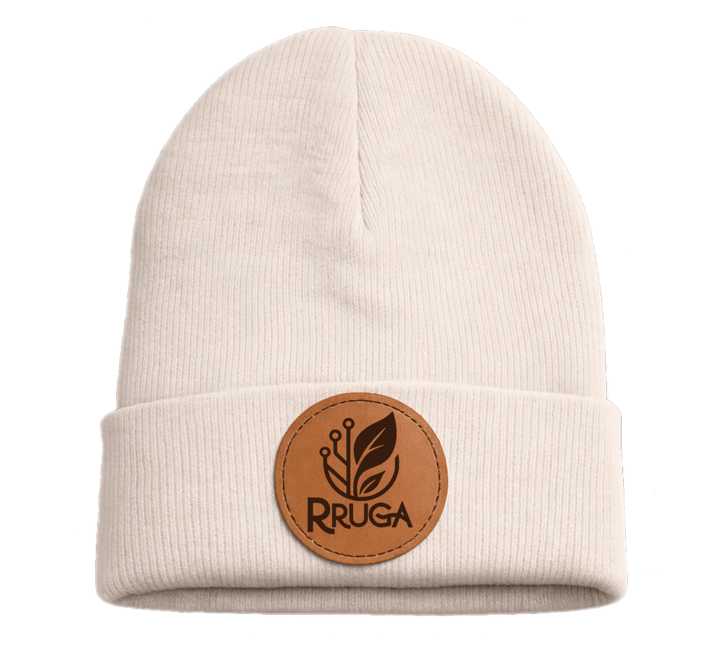 Berretto a doppio strato in poliestere riciclato RPET, ideale per tenere la testa al caldo con un approccio sostenibile.Cuffia beige con patch tonda in pelle incisa a laser RRUGA.
.
.
Vuoi la tua cuffia personalizzata (logo, iniziali, colore patch)? 