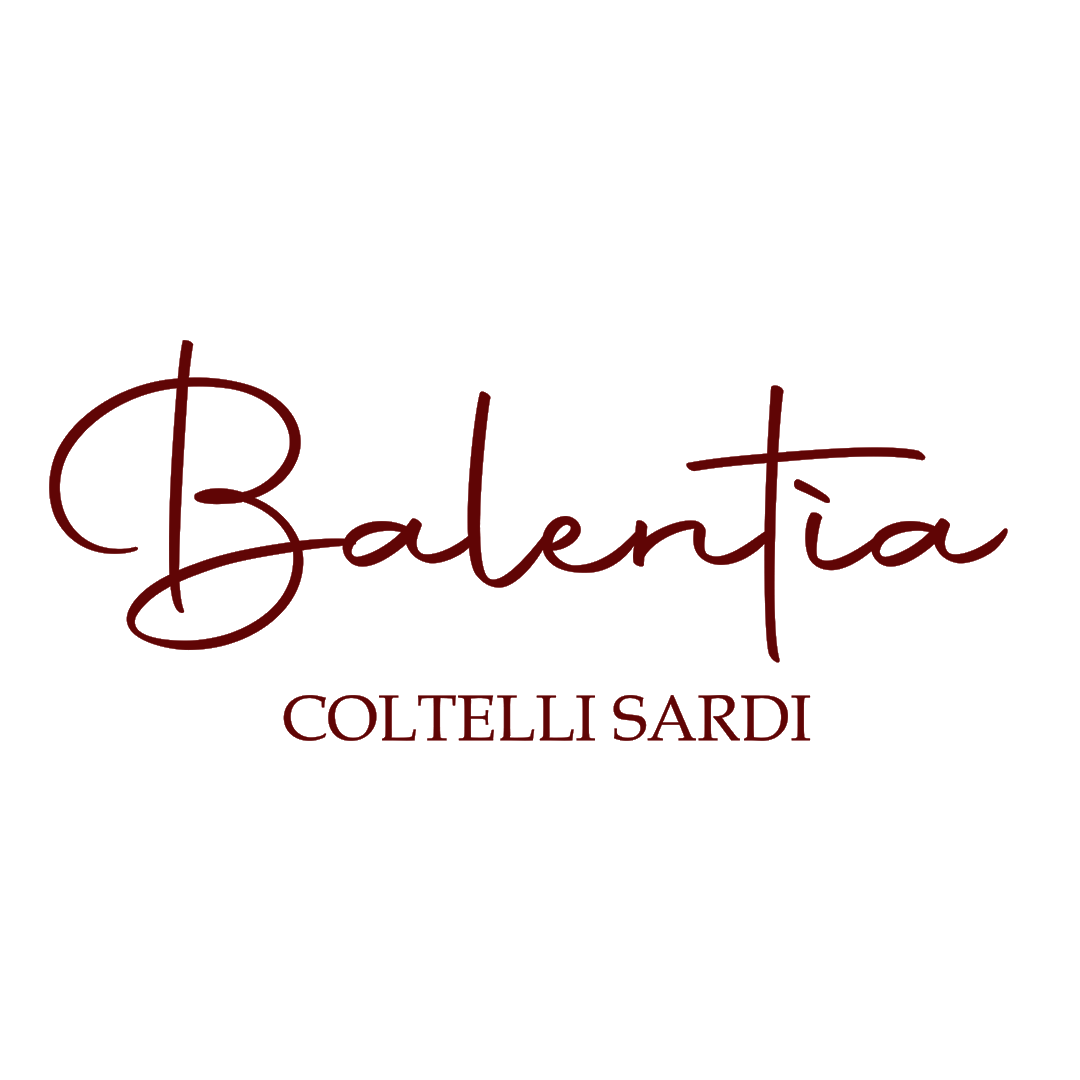 Il logo Balentia racconta un mestiere antico portato avanti con mano giovane.
Il segno è essenziale, pulito, quasi scritto a mano: richiama cura, pazienza e rispetto per la tradizione coltellinaia sarda.

Non cerca effetti: è pensato per accompagnare