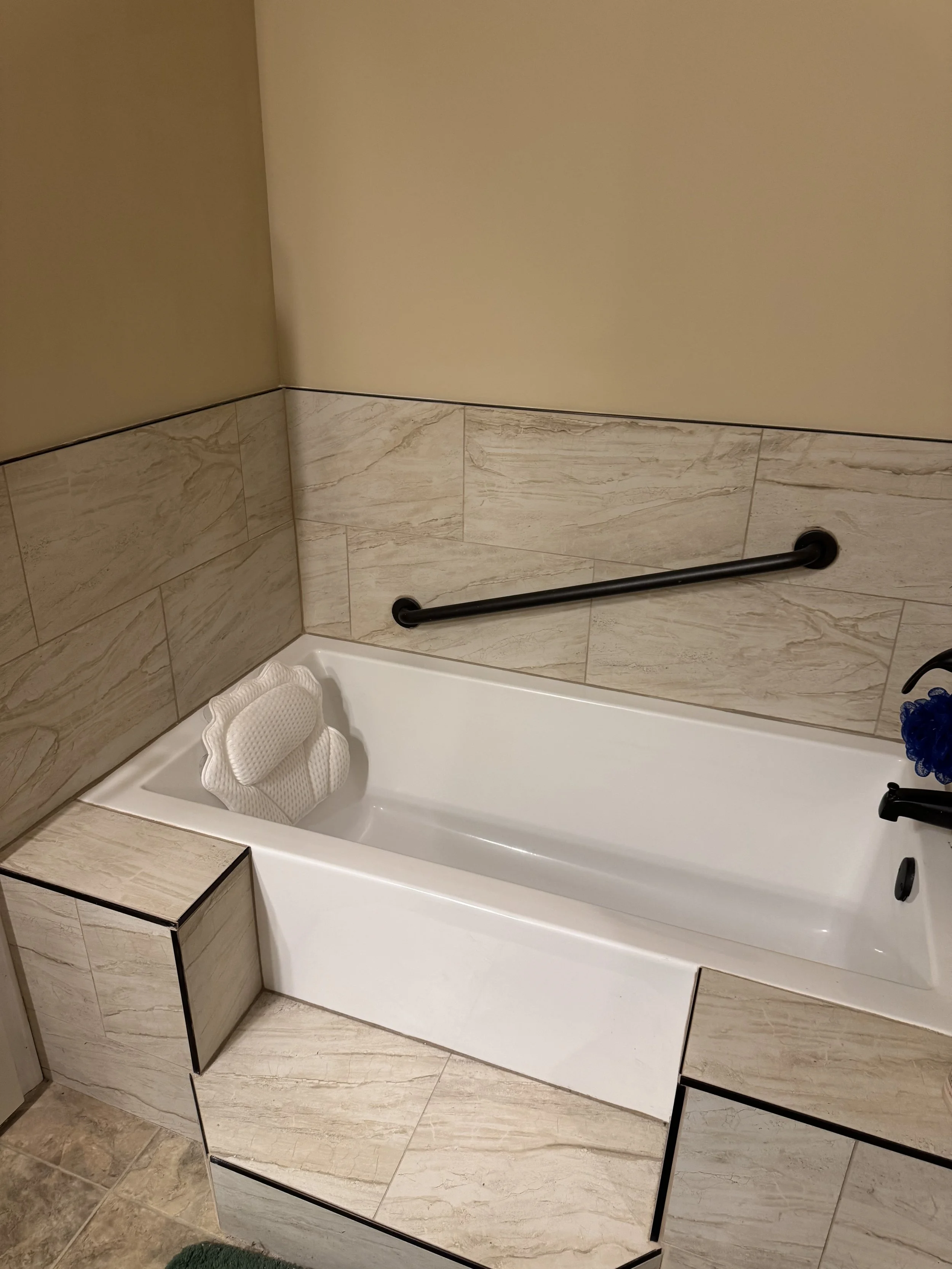 Grab bar mounted on a fiberglass tub surround in Fort Morgan