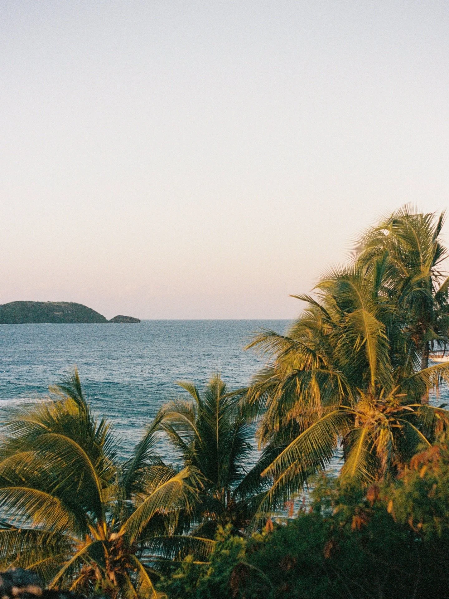 A little slice of heaven on 35mm film.. somewhere in the Yasawa Islands of Fiji. 🤍🌴🥥
.
.
.
.
#yasawaislands #fijiislands #fijitime #analogphotographer #35mmfilmphoto