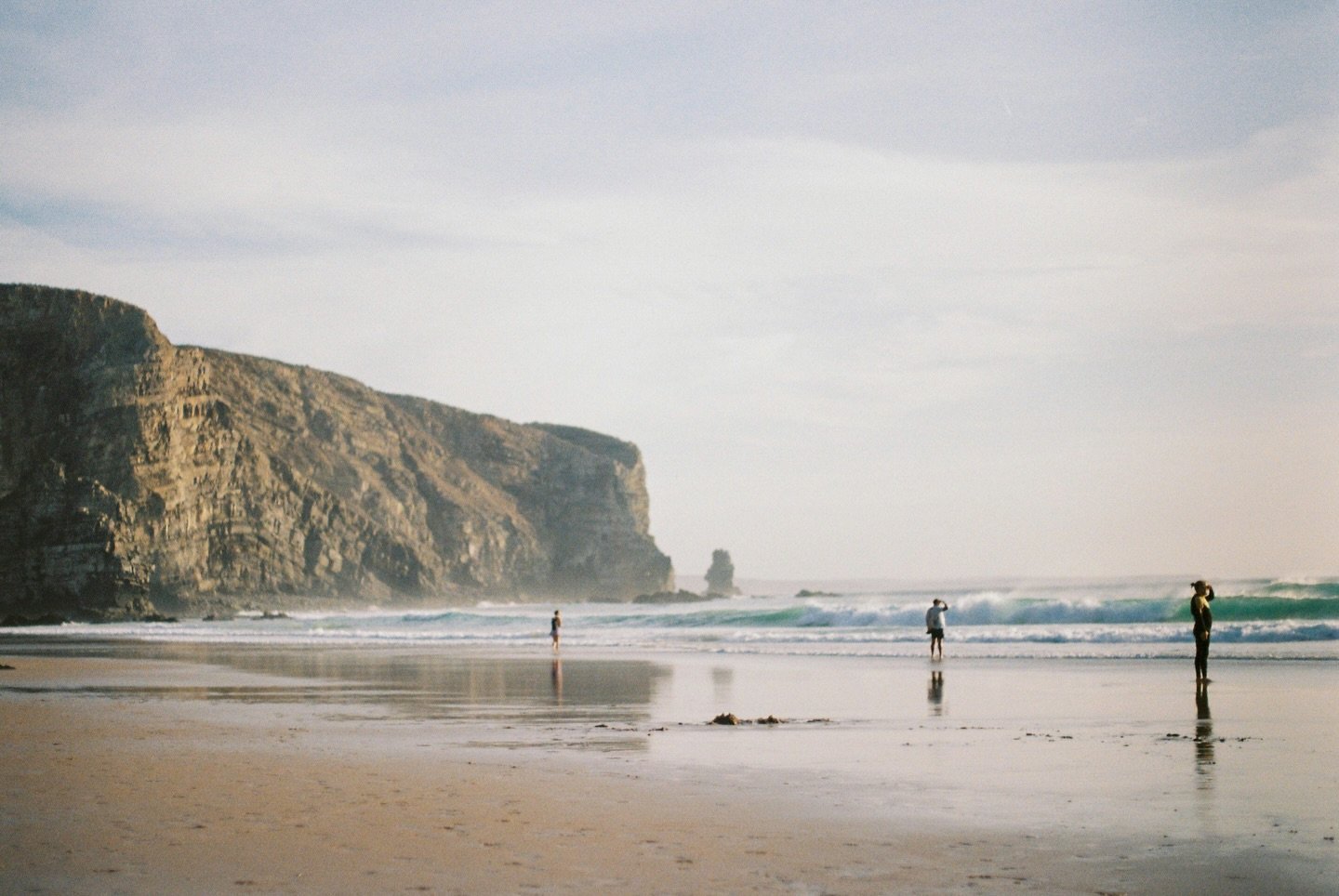The Atlantic coast on 35mm film.. somewhere in southwest Portugal. 🤍🏄🏽&zwj;♀️
.
.
.
.
#aljezur #atlanticocean #coastalliving #analogphotographer #filmphotograph