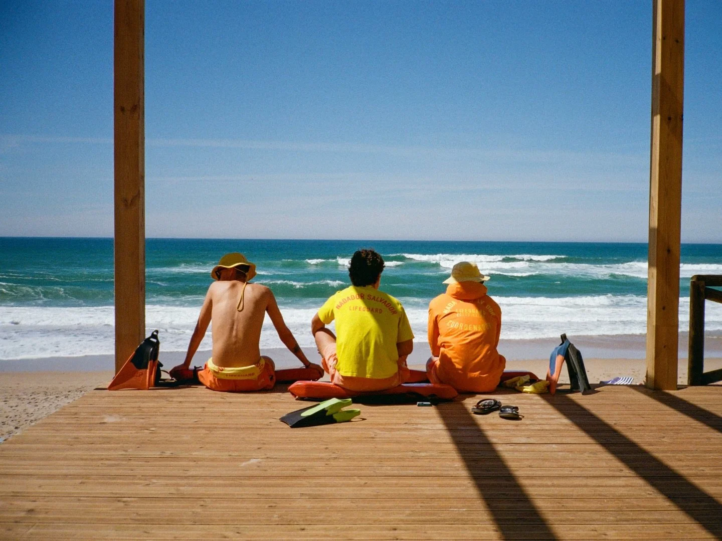 Coastal living.. lifeguards in Portugal in 35mm film. 🧡
.
.
.
.
#portugal #analogphotography #filmphotograph #35mm #atlanticcoast