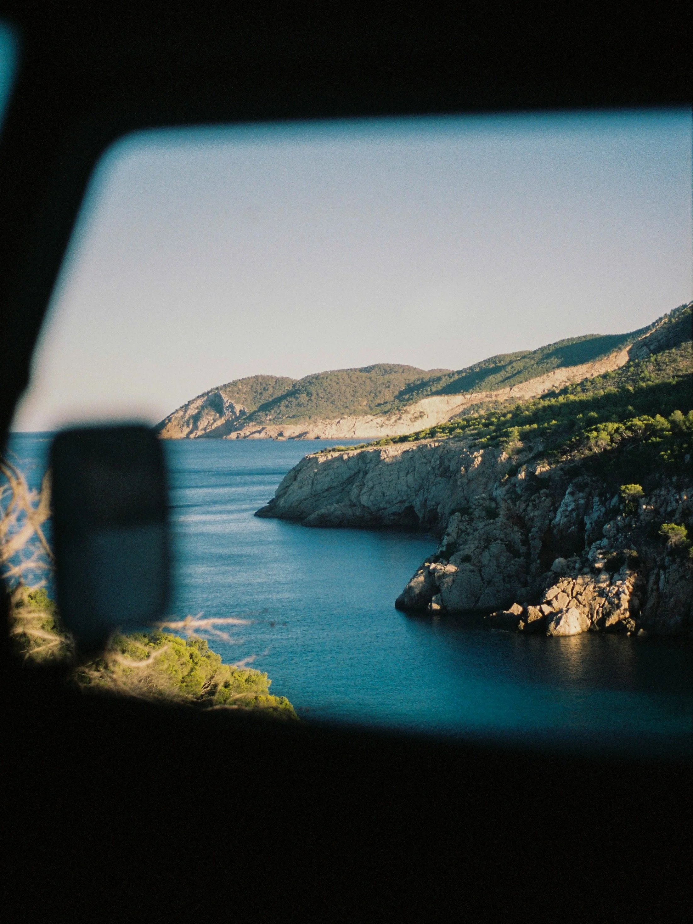 No place like home.. Ibiza shot on 35mm film from the window of my defender. 🫶🏼
.
.
.
.
#ibiza #analogphotographer #ibizabeach #35mmfilmphoto #filmphotograph