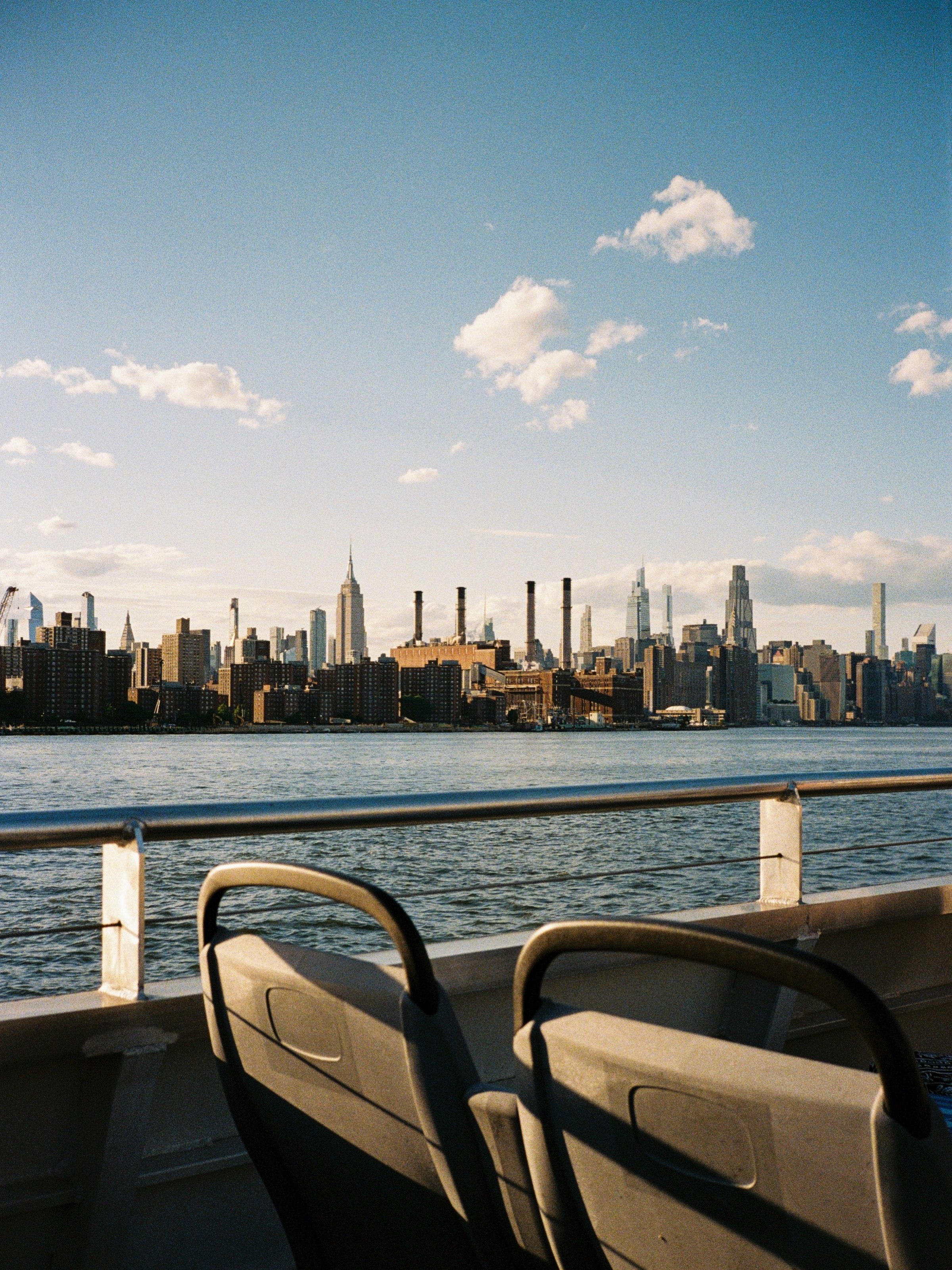 New York City 🤍 shot on 35mm film from the ferry. God I love this city.. 🫶🏼
.
.
.
#nyc #newyorkcity #statenislandferry #nyconfilm #cityphotography