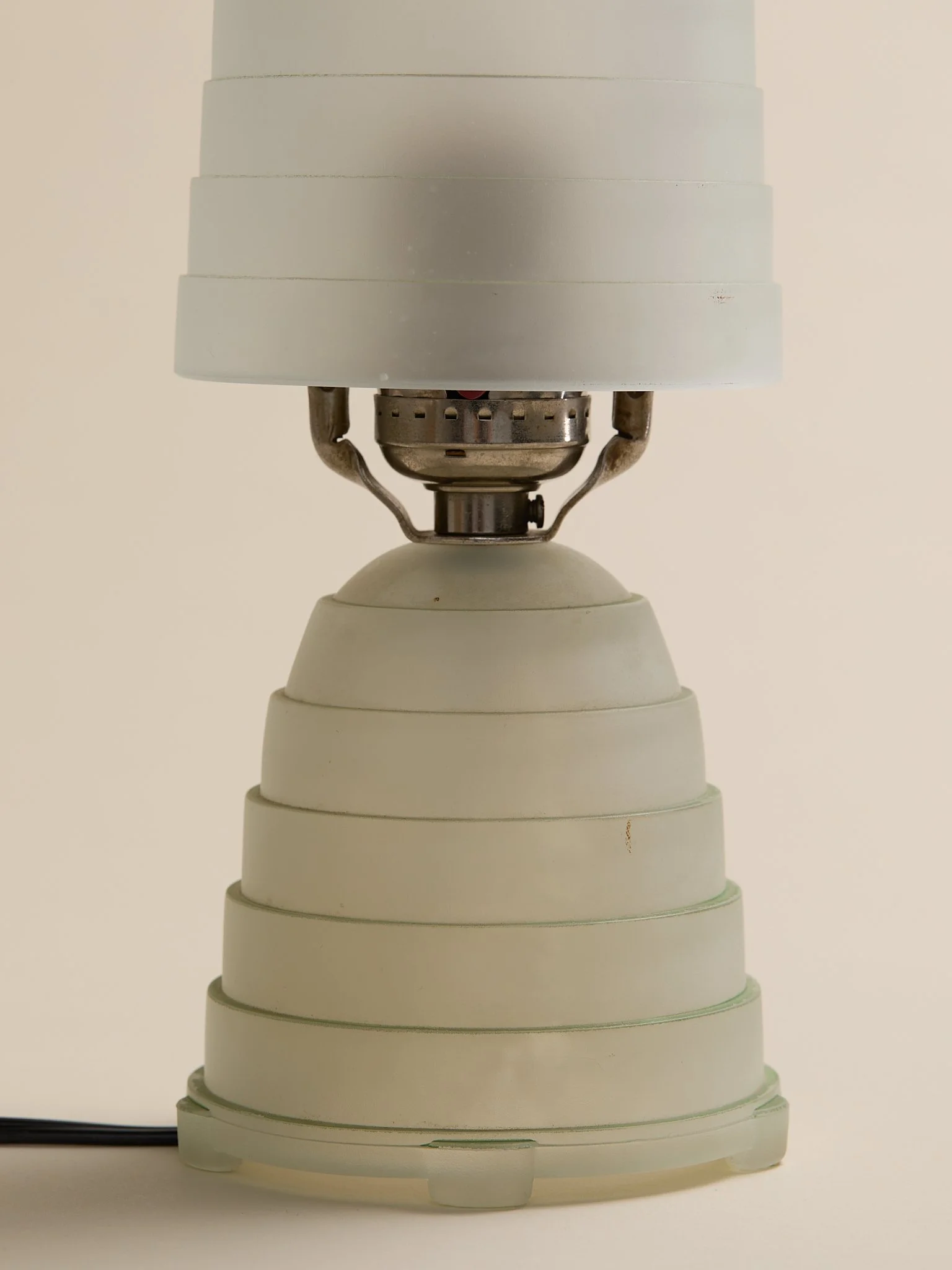 Shot_92_TheVintageArtDecoFrostedGlassMiniLamp_004.jpg