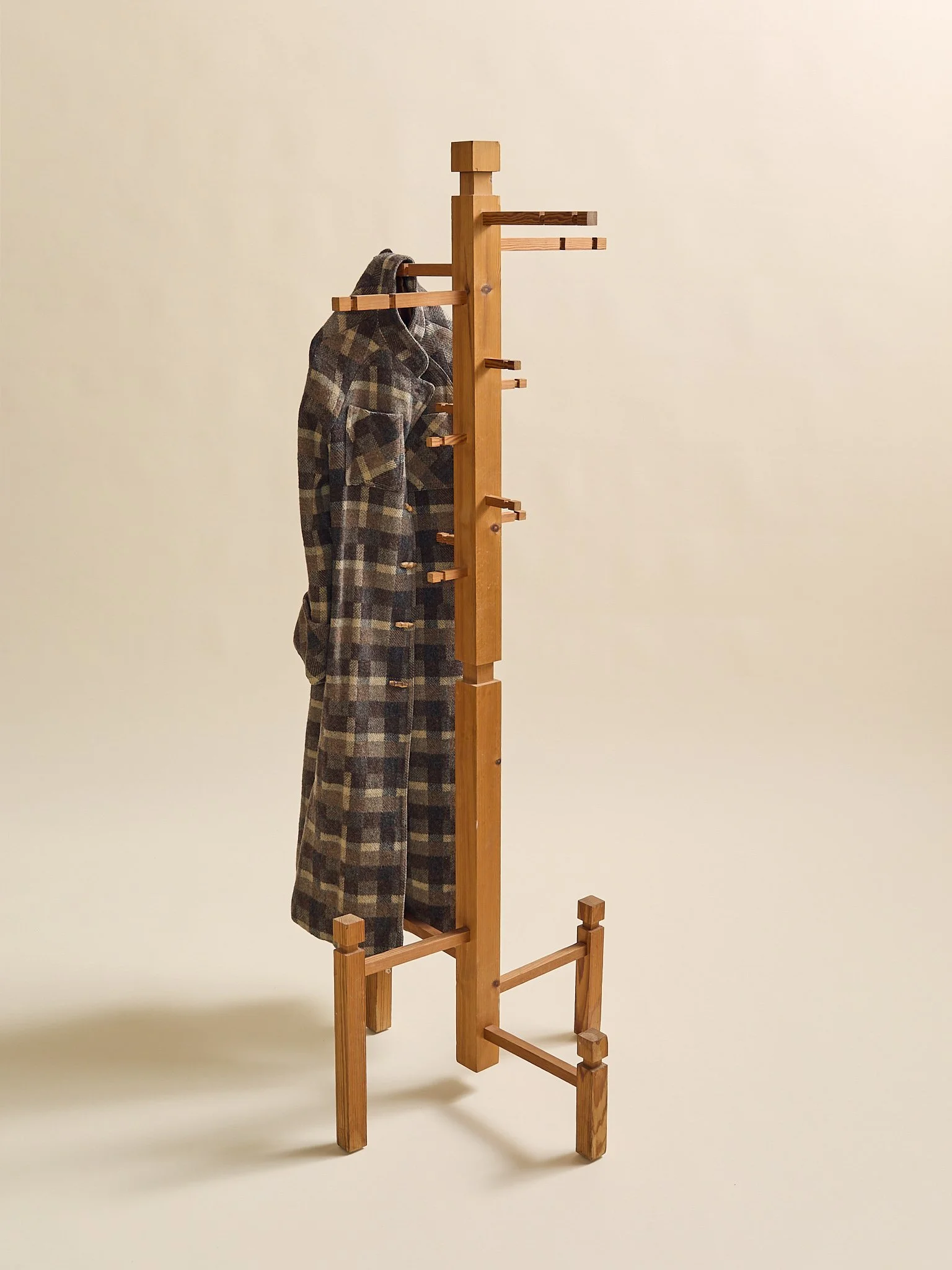 314_TheVintageSwedishPineCoatRack1970s_02.jpg