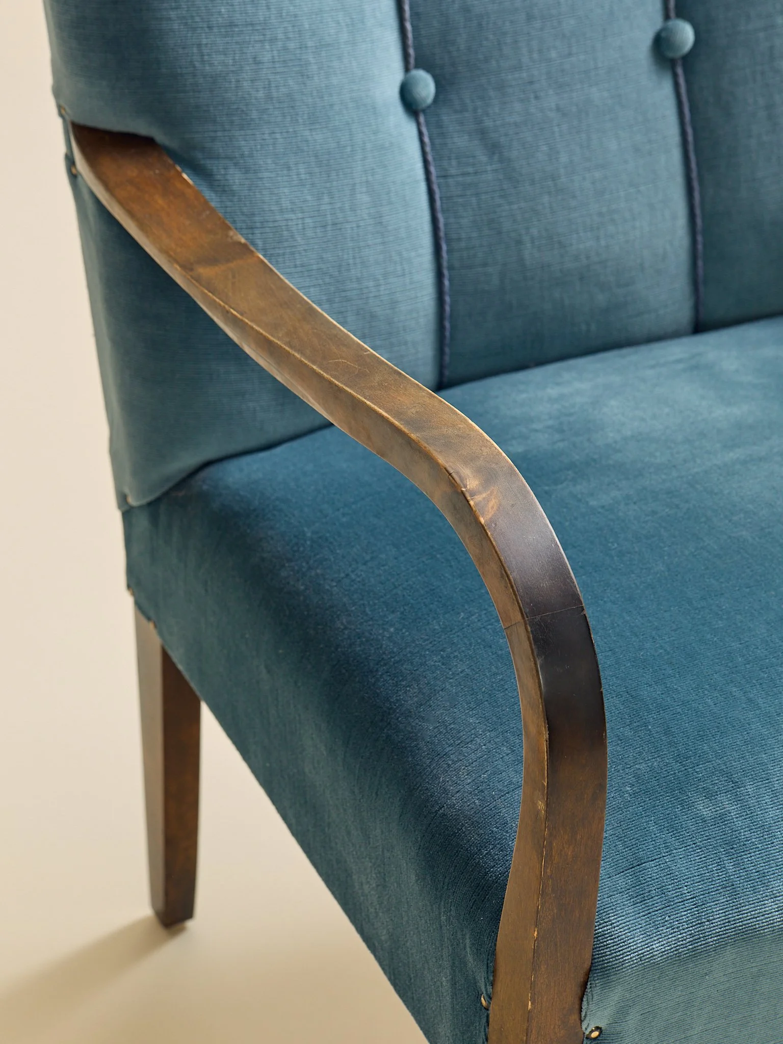 311_TheVintagePairofFritzHansenStyleDanishLoungeChairsc1960s_08.jpg