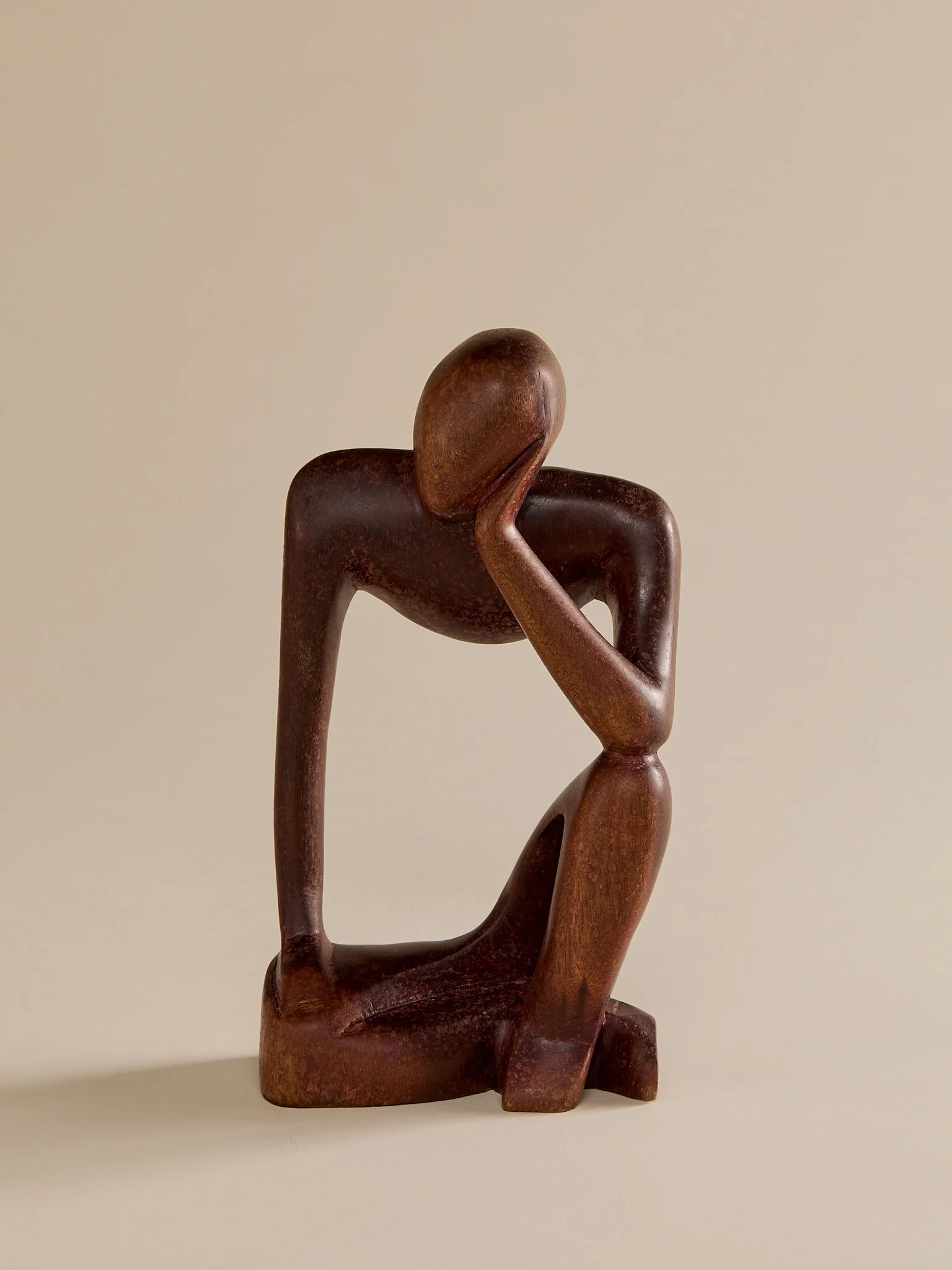 235_TheVintageMCMCarvedWoodThinkingStatue_001.jpg