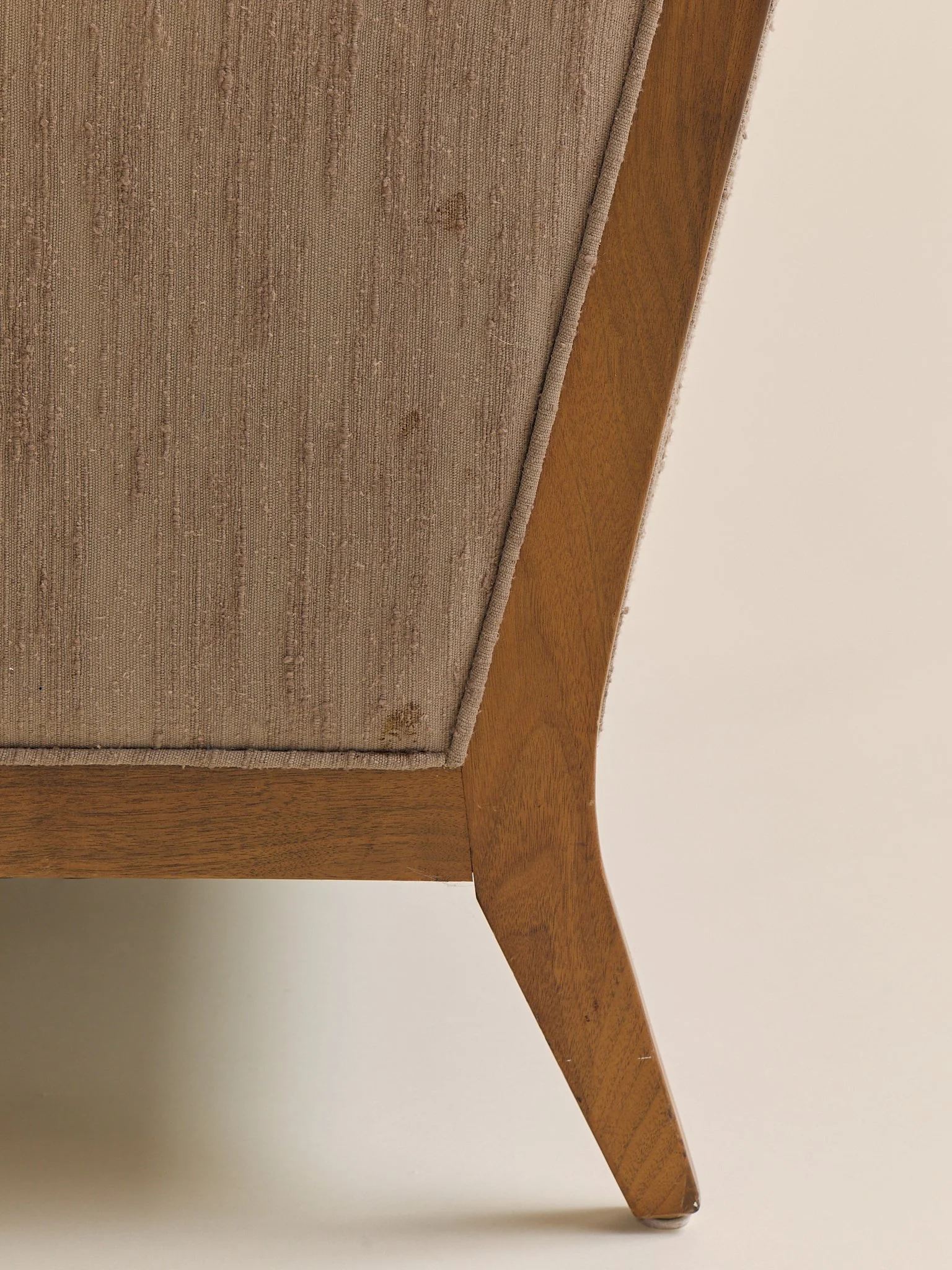272_TheVintageMidCenturyWalnutLoungeChairinTexturedBeigeUpholstery_012.jpg