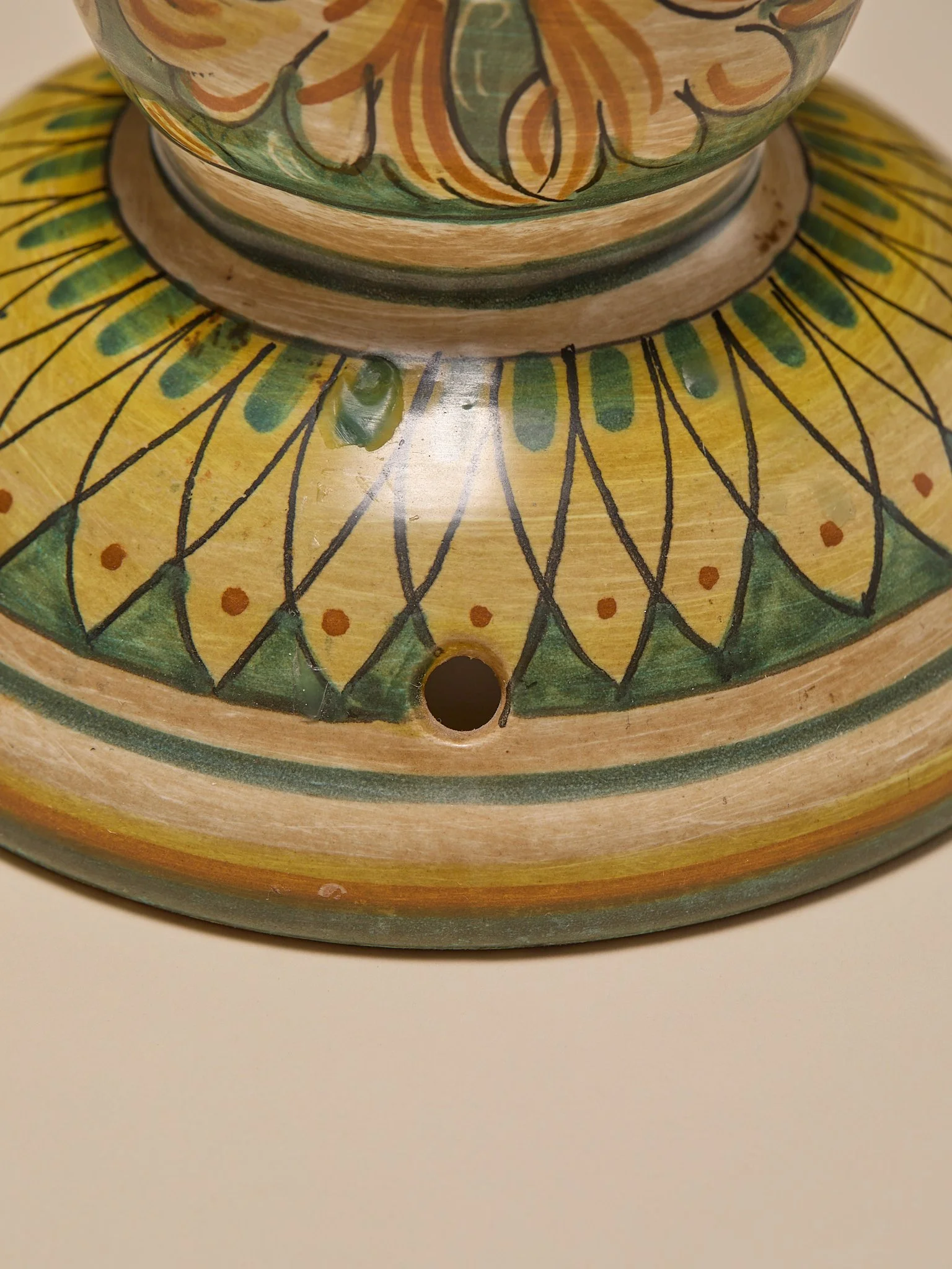 334_TheVintagePairofHandPaintedItalianCeramicCandlesticks_009.jpg