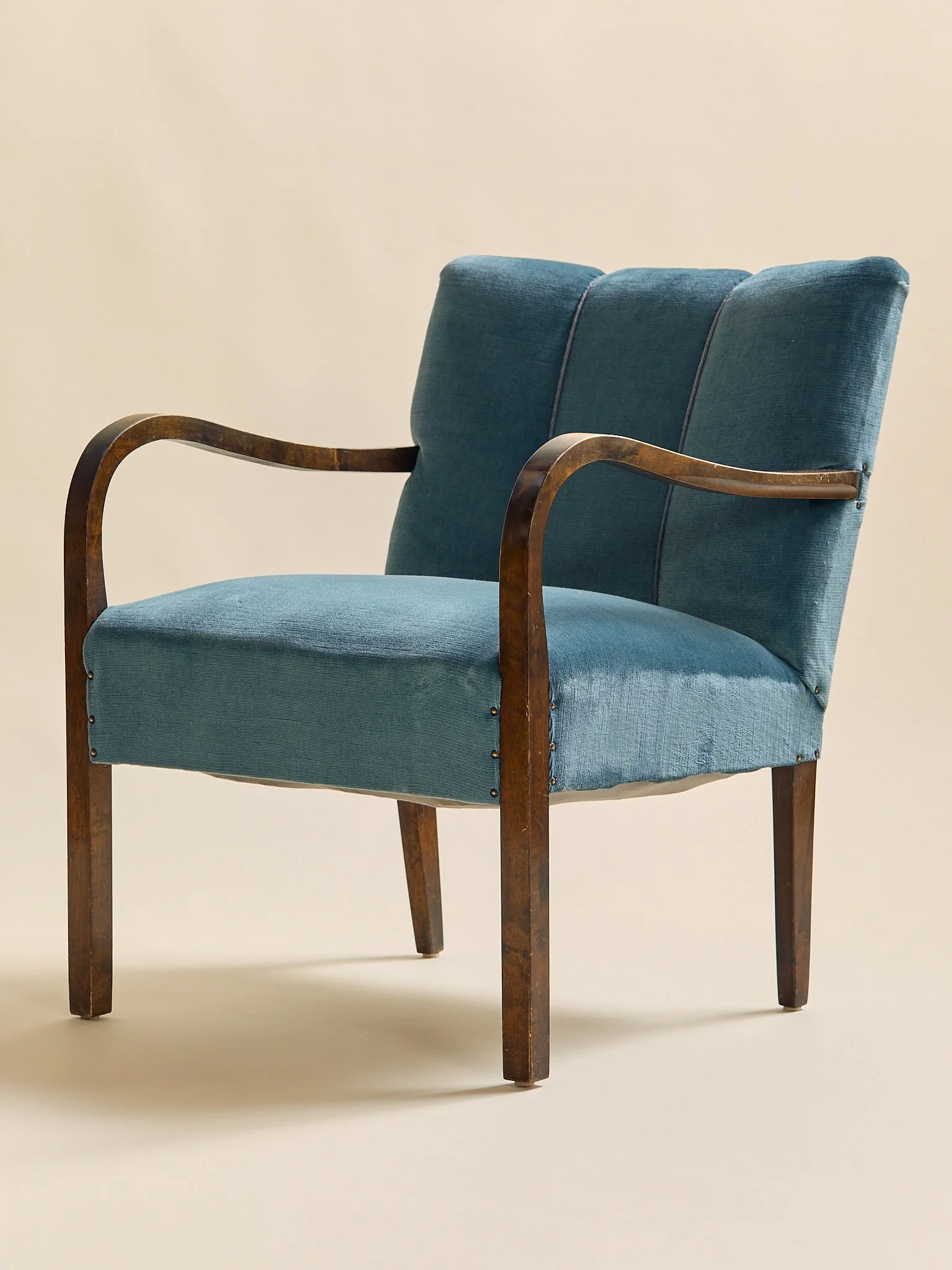 311_TheVintagePairofFritzHansenStyleDanishLoungeChairsc1960s_06.jpg