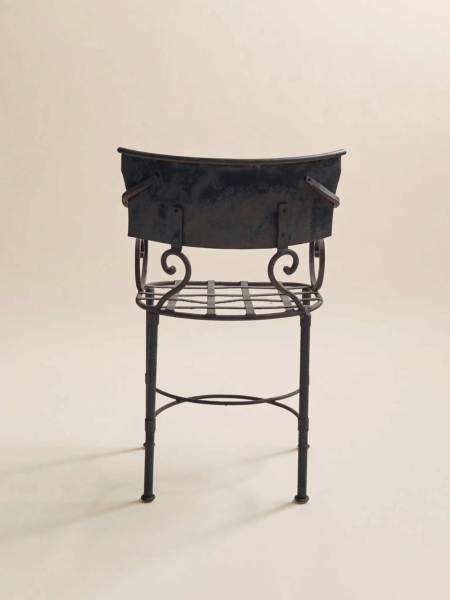 290_TheVintageIronSwirlChairs_05.jpg