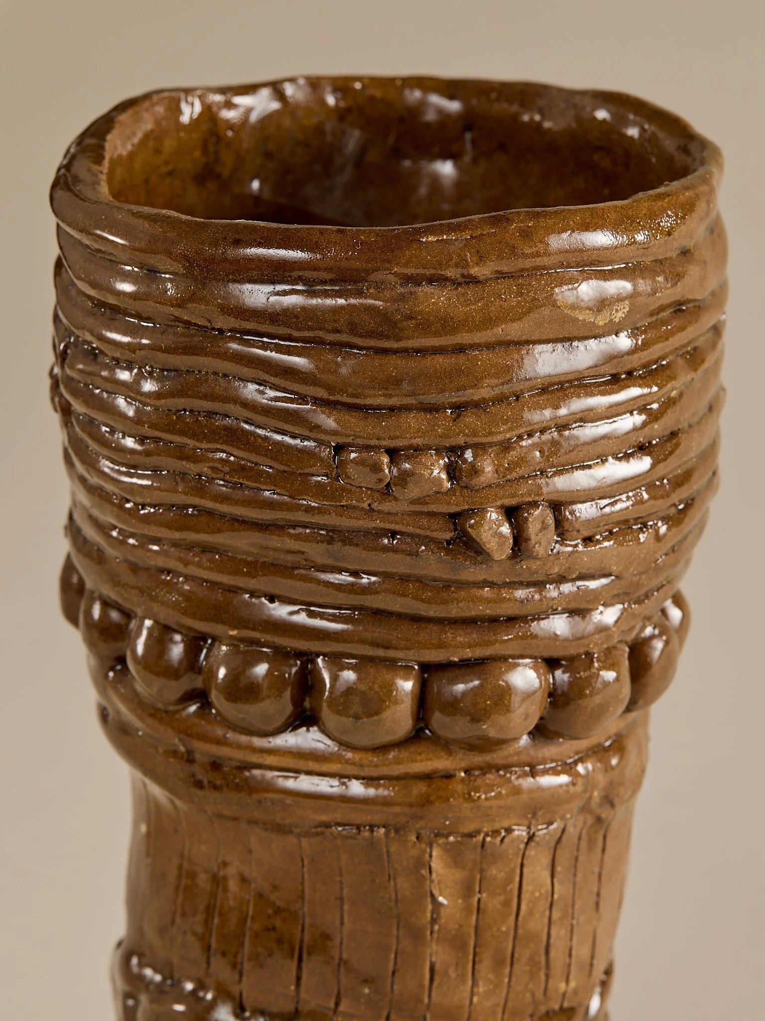 210_TheMCMHandmadeBrownCeramicVase_005.jpg