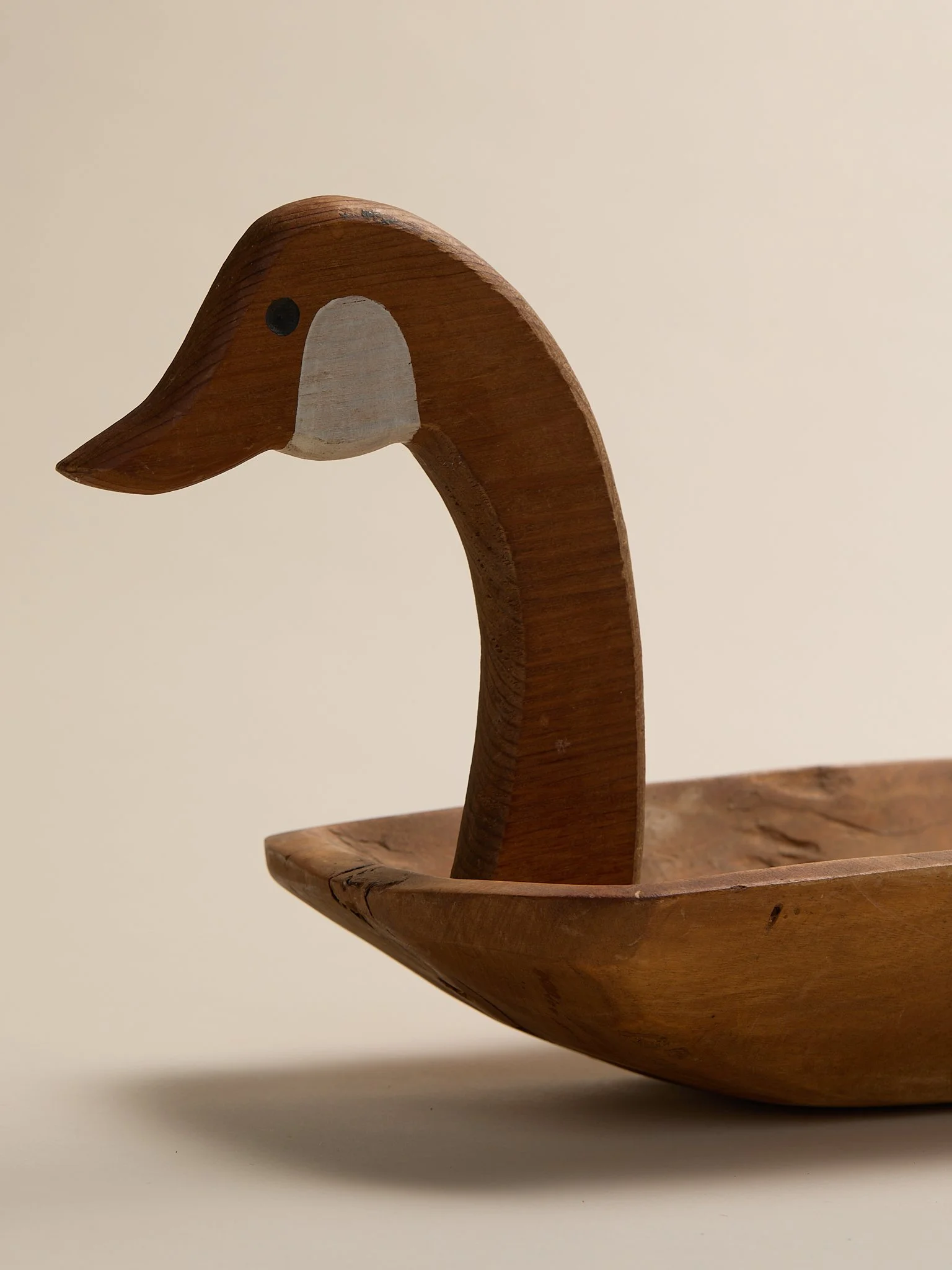 Shot_80_TheVintageCarvedSwanDoughBowl_002.jpg