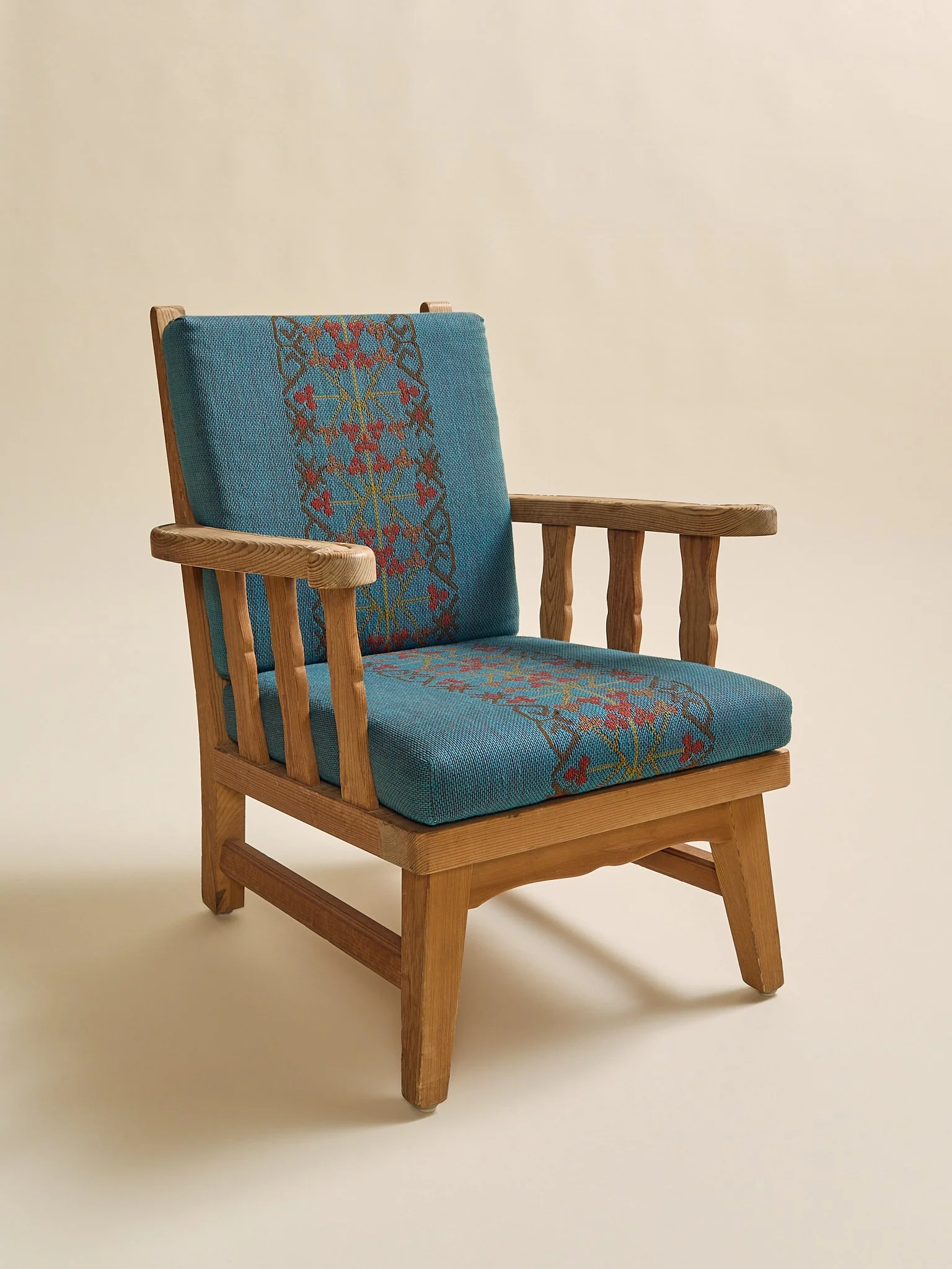 312_TheVintagePairof1950sKrogenasNorwegianPineLoungeChairs_03.jpg