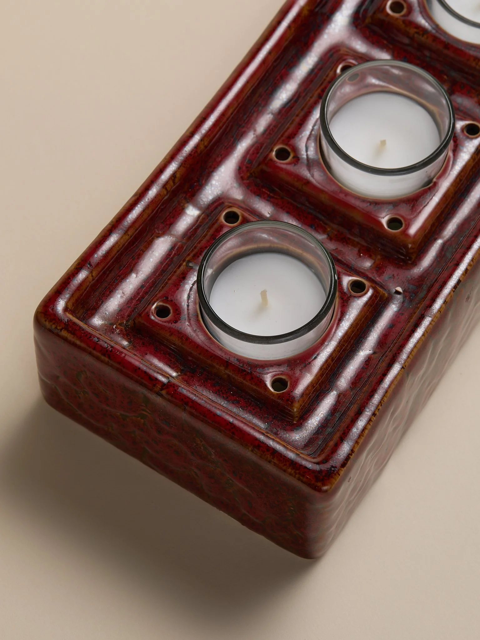 Shot_73_TheVintageRedCeramicCandleHolder_004.jpg