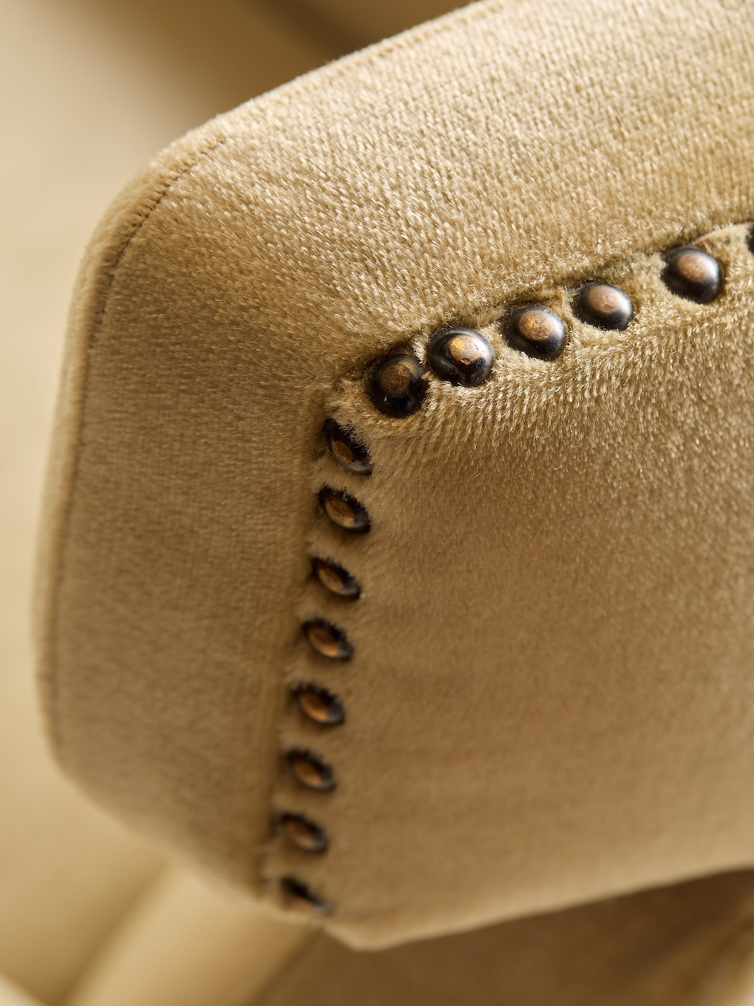 394_TheVintageDanishVelourCarvedDetailArmchairs_05.jpg