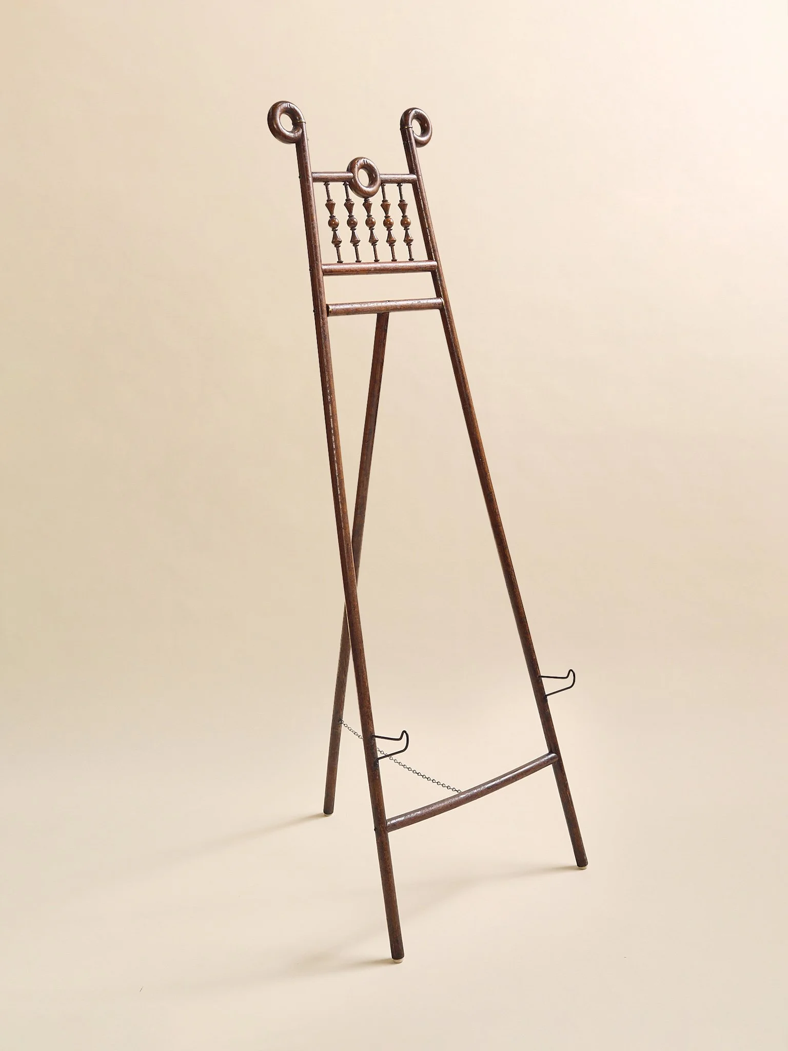 The Antique Wood Carved Easel