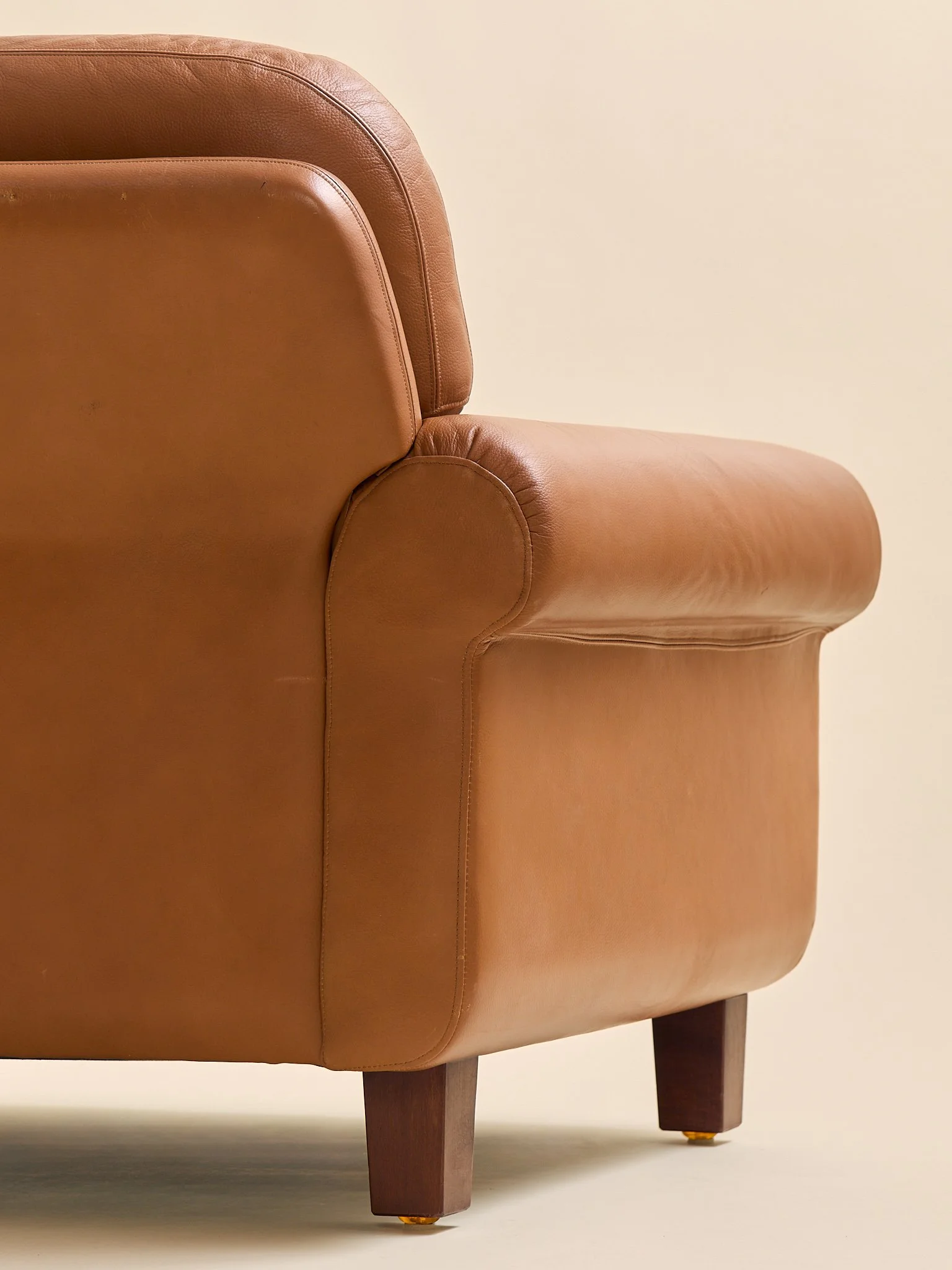 377_TheVintageGeorgThamsDanishLeatherLoungeChairs_09.jpg