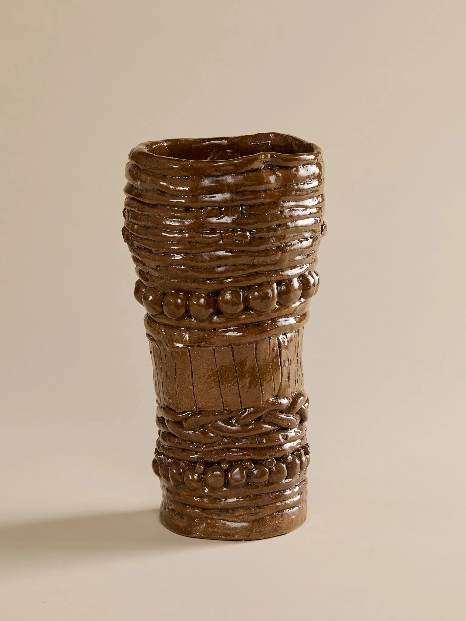 210_TheMCMHandmadeBrownCeramicVase_003.jpg