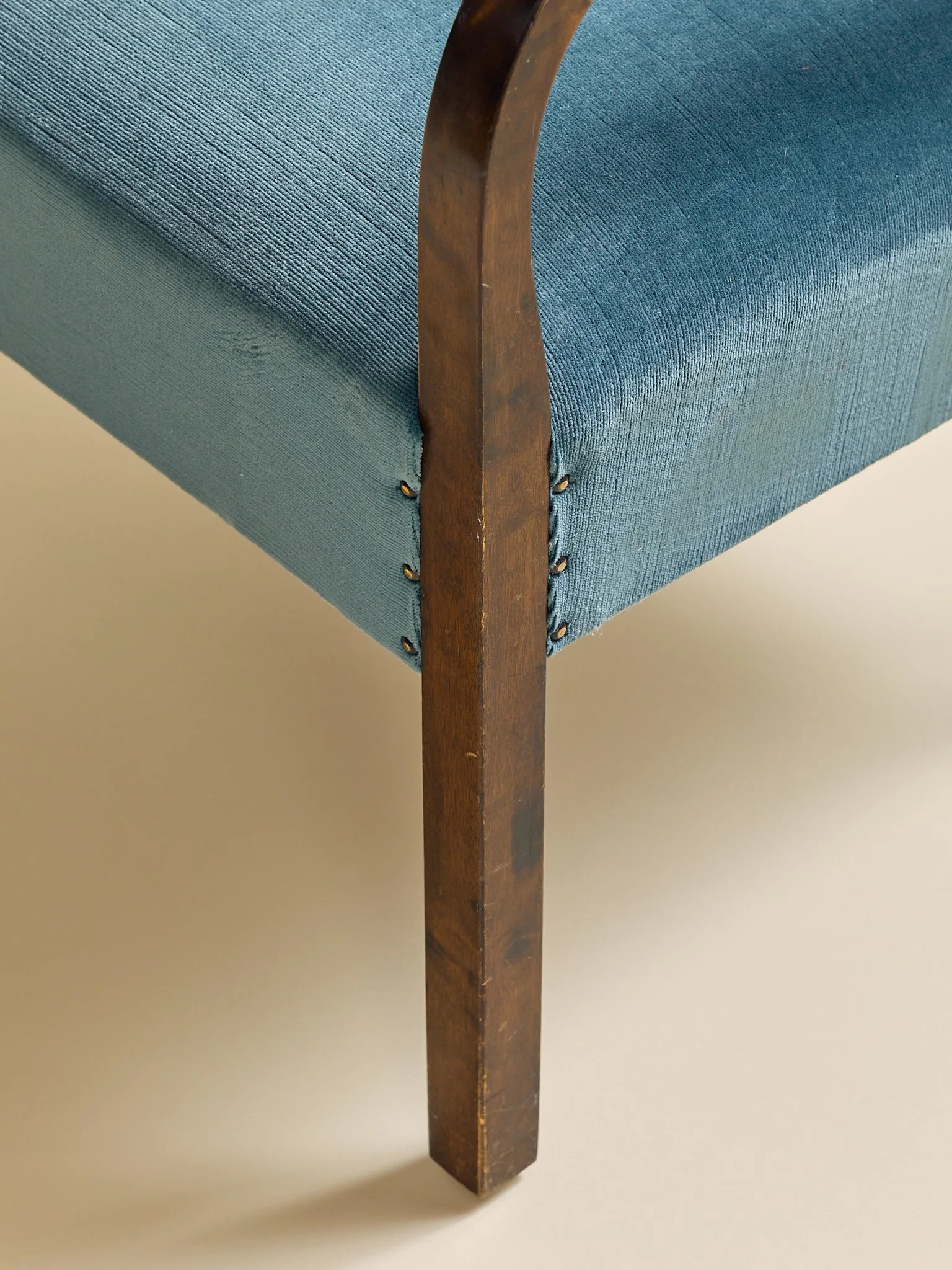 311_TheVintagePairofFritzHansenStyleDanishLoungeChairsc1960s_07.jpg