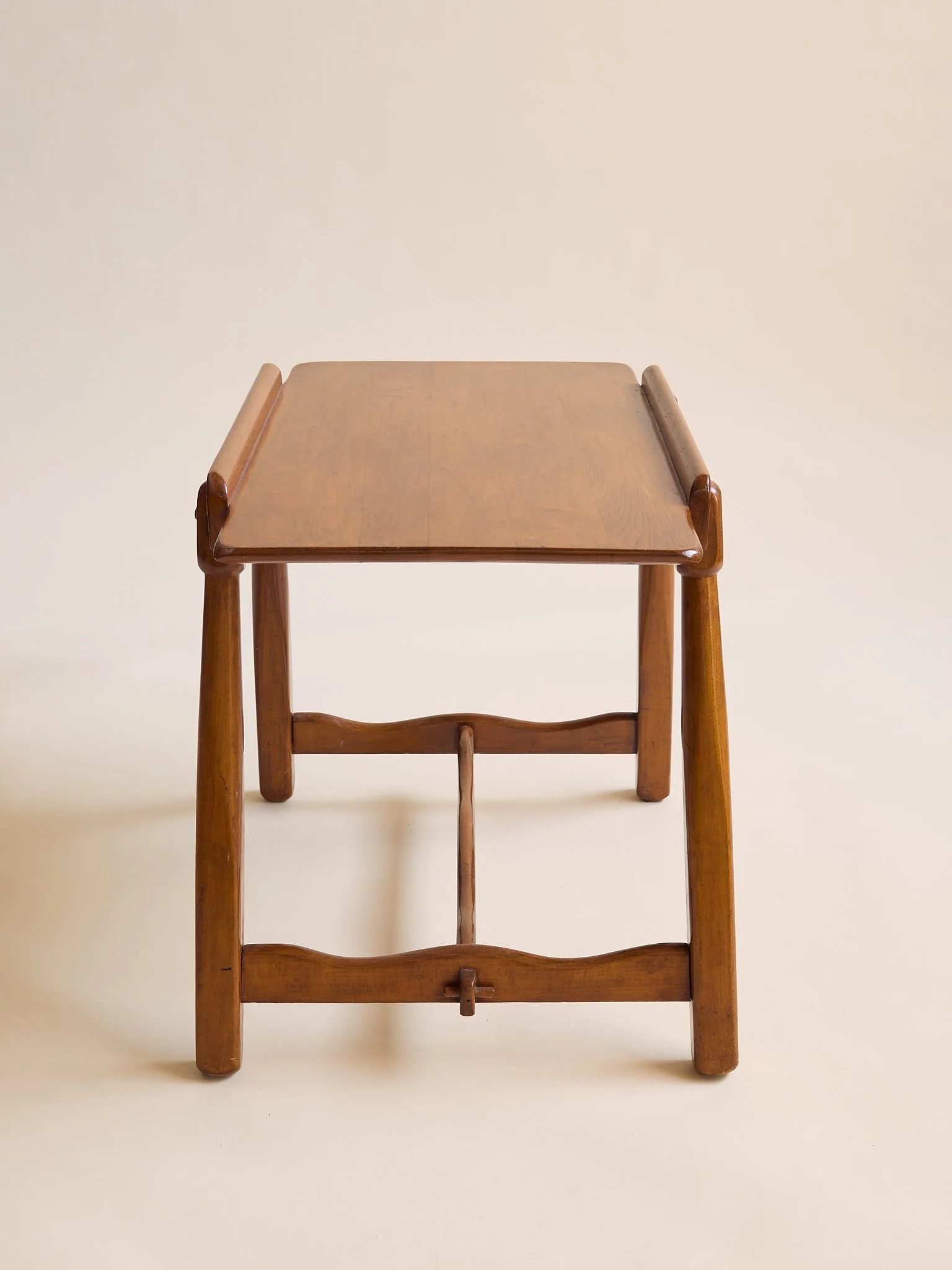 09_TheVintageRusticWoodSideTable_004.jpg