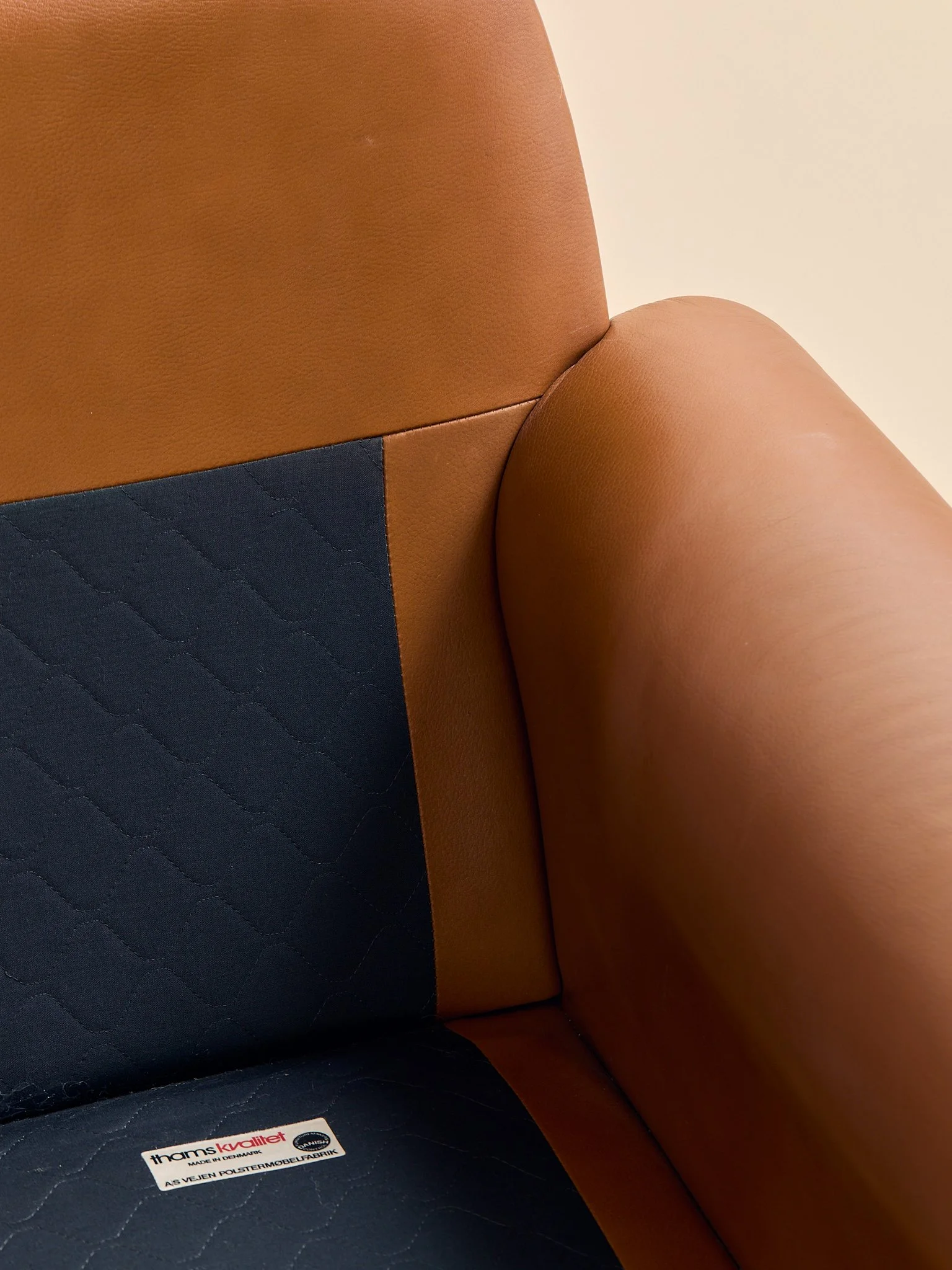377_TheVintageGeorgThamsDanishLeatherLoungeChairs_20.jpg