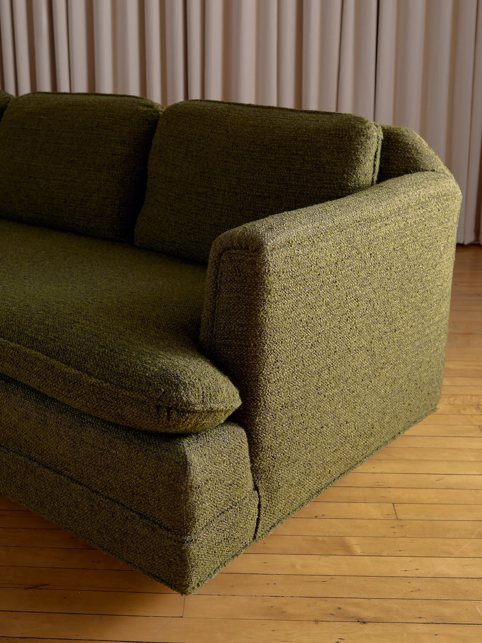 48_TheVintageMidCenturyGreenWool102Sofa_006.jpg