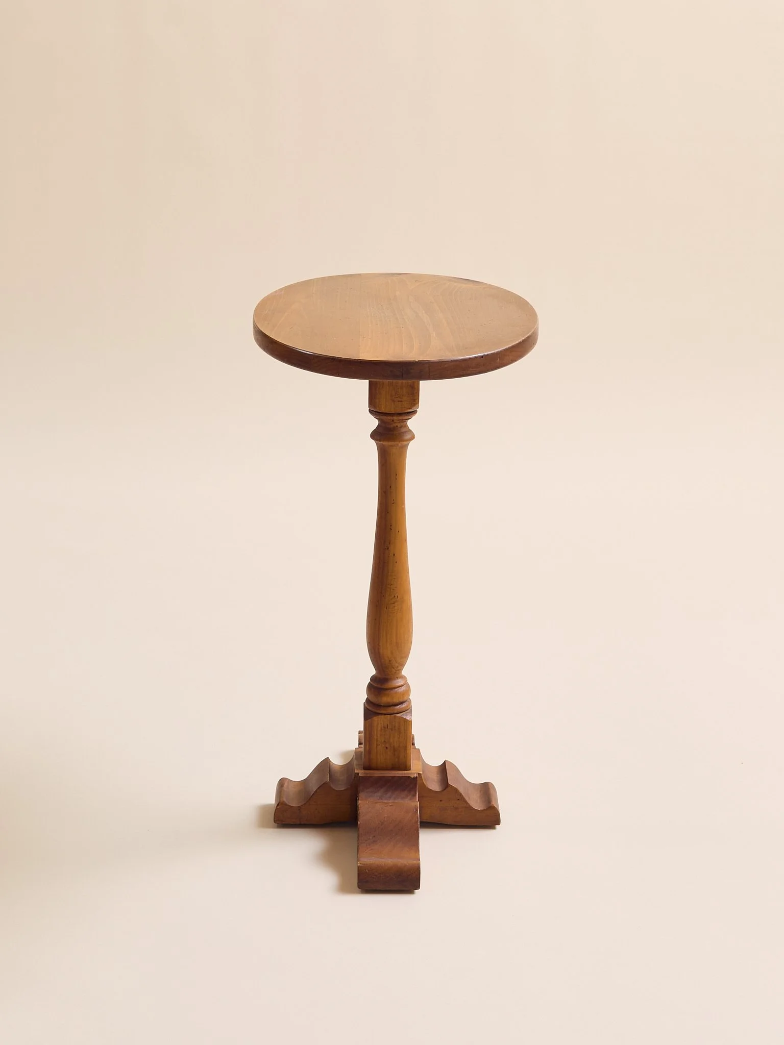 191_TheVintageLaneOakDrinkTable_001.jpg